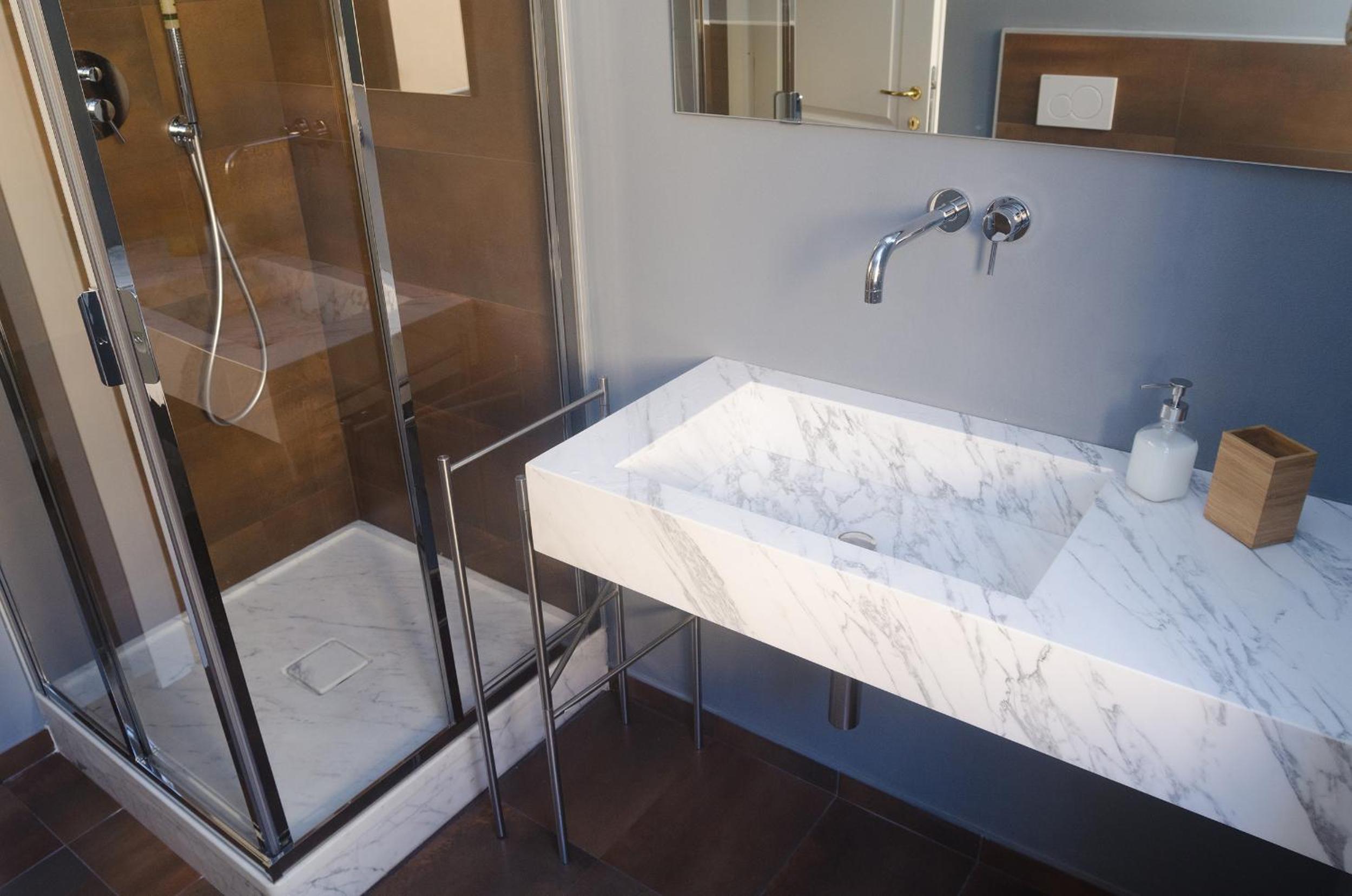 Double or Twin Room with City View - Photo 2