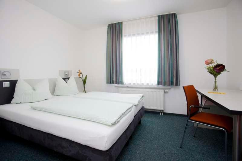 Twin Room - Photo 4