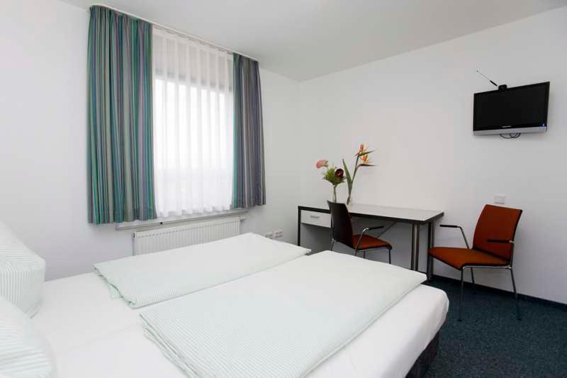 Twin Room - Photo 5