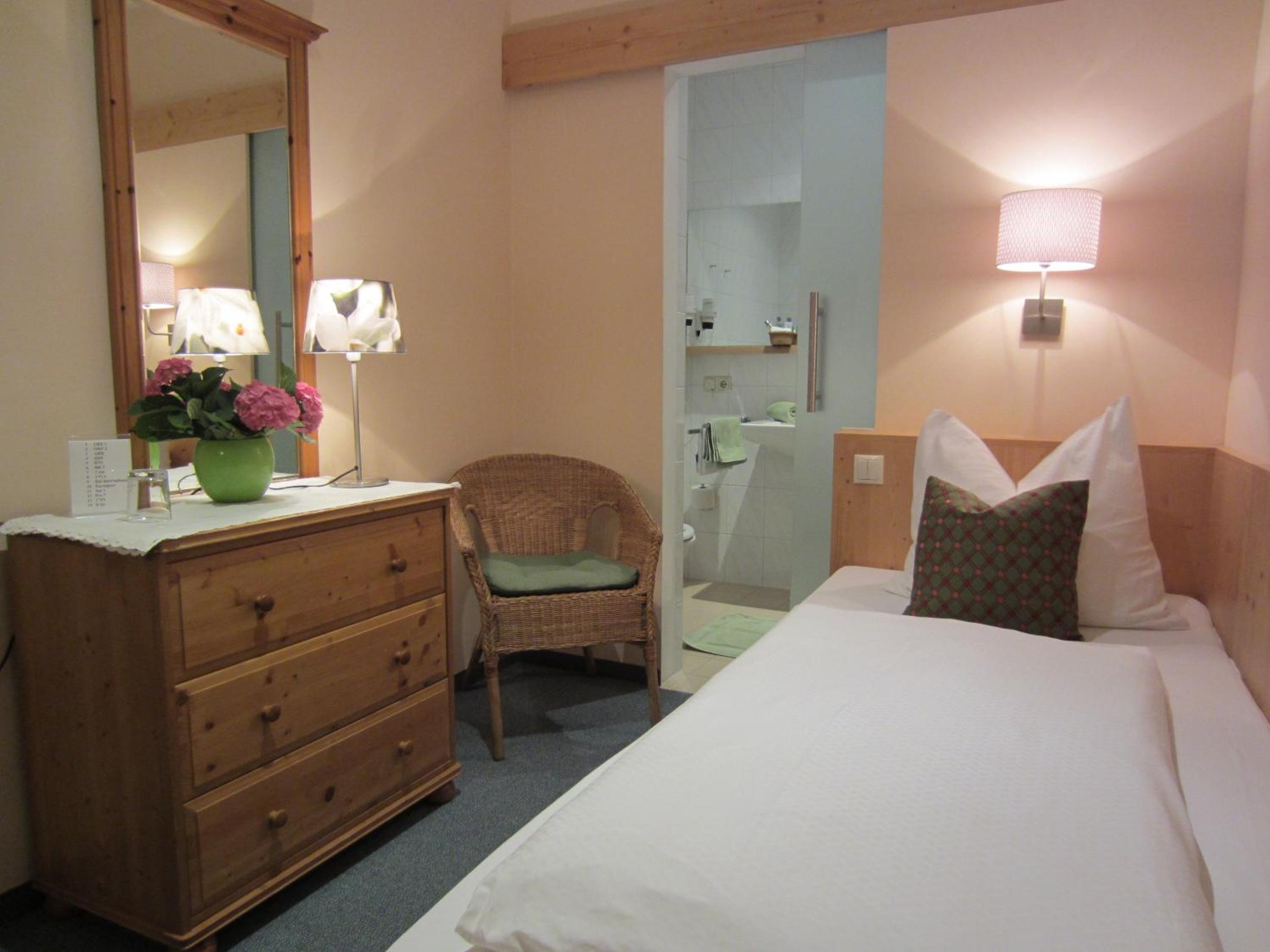 Single Room photo 2