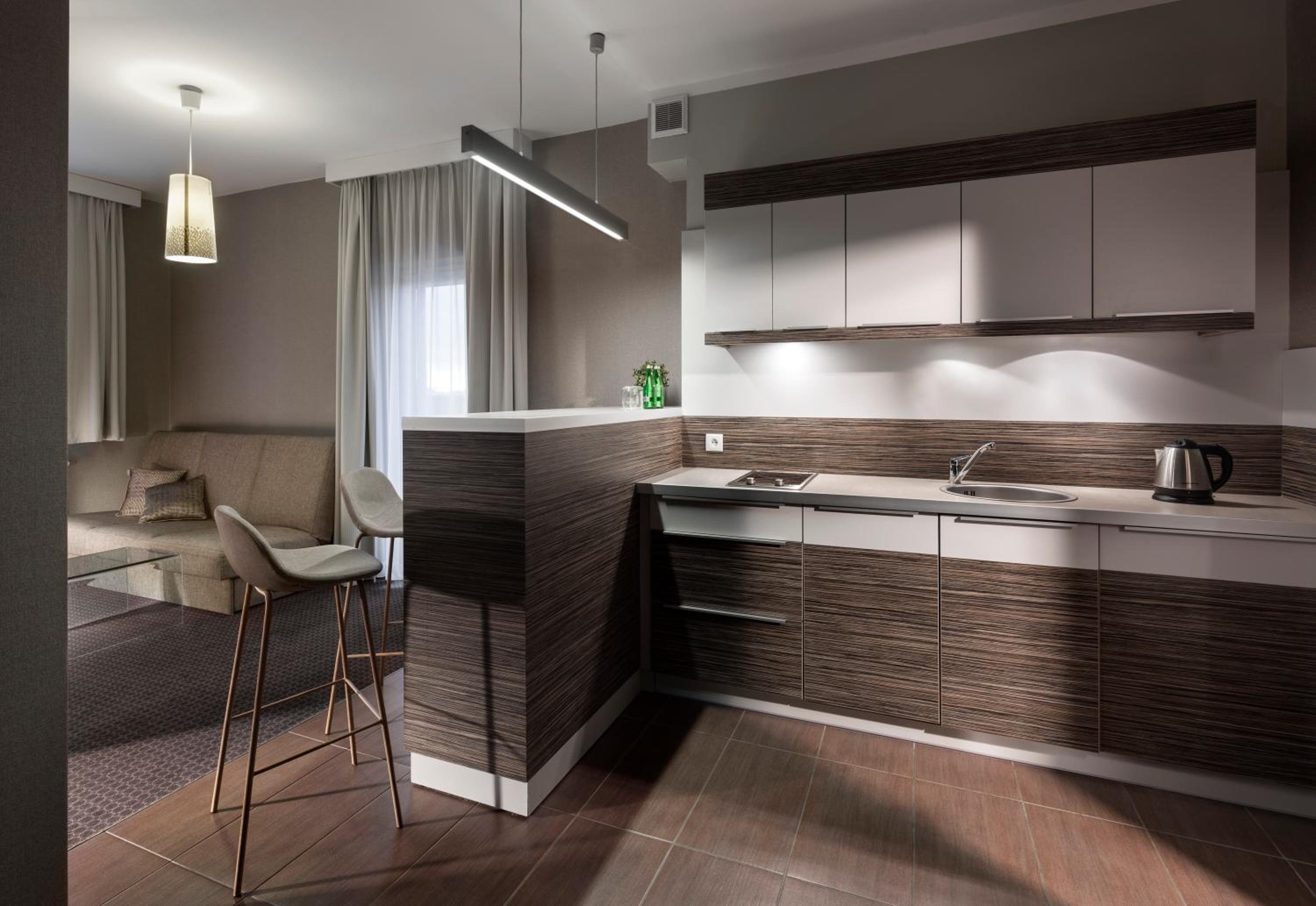 Apartment with Balcony - Photo 5