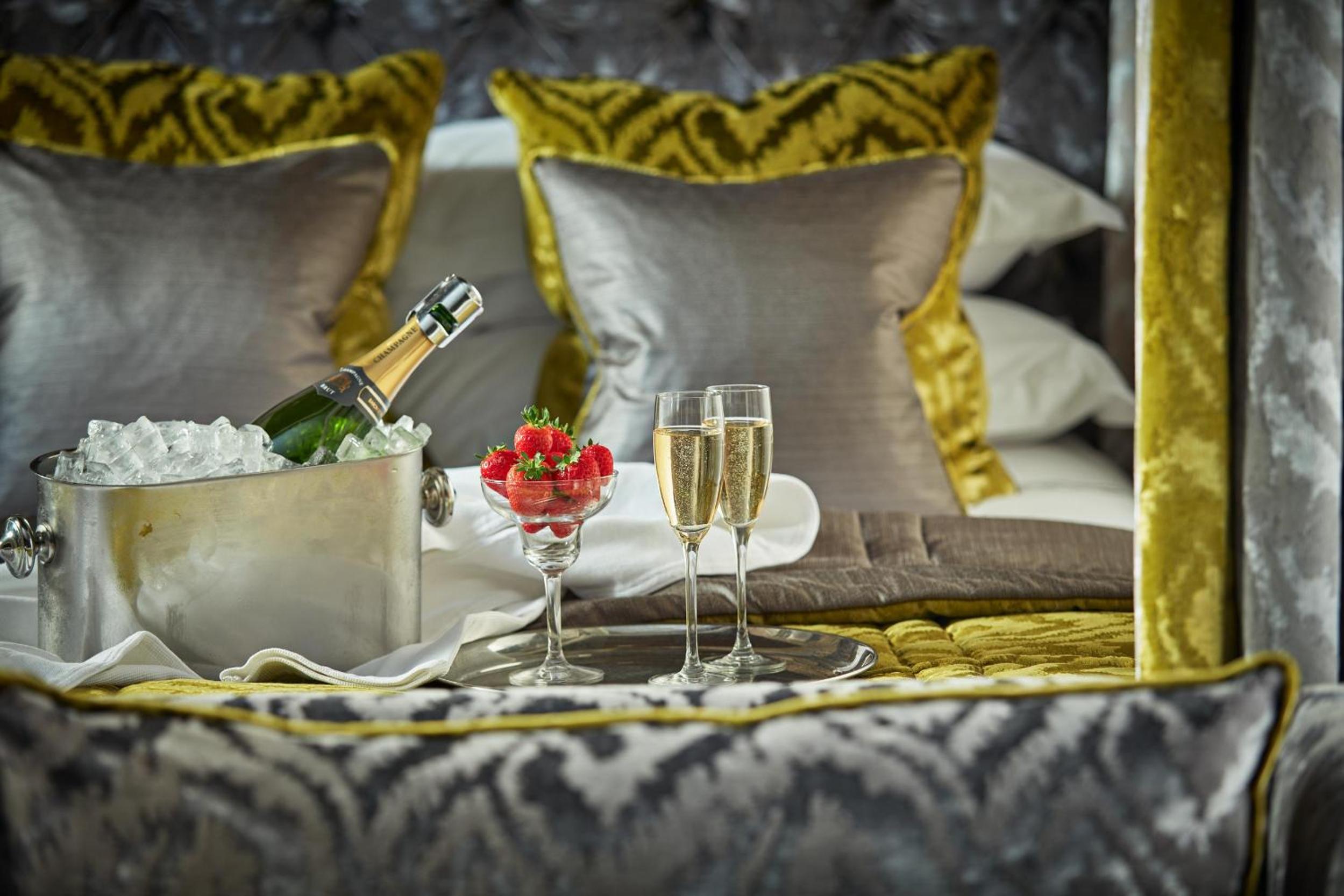 Superior King Suite photo 2