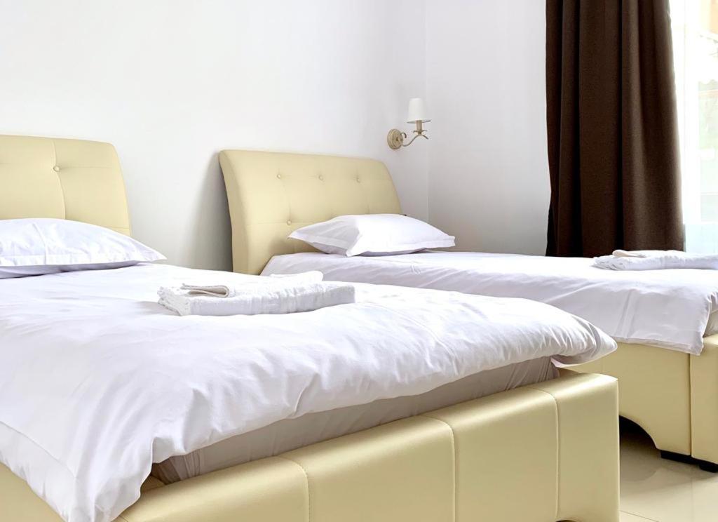 Double Room with Private Bathroom - Photo 19