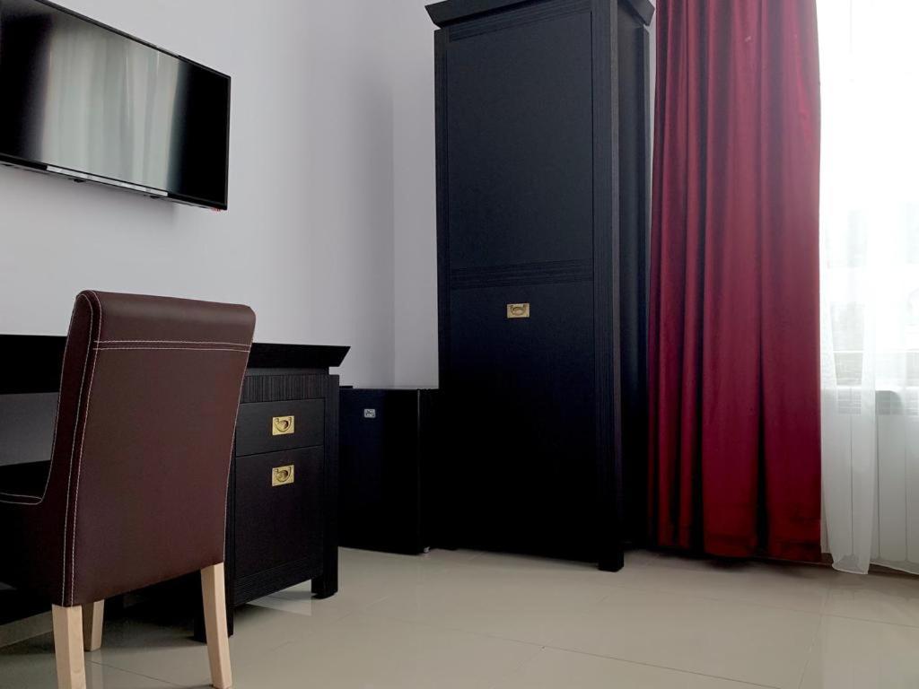 Double Room with Private Bathroom - Photo 13