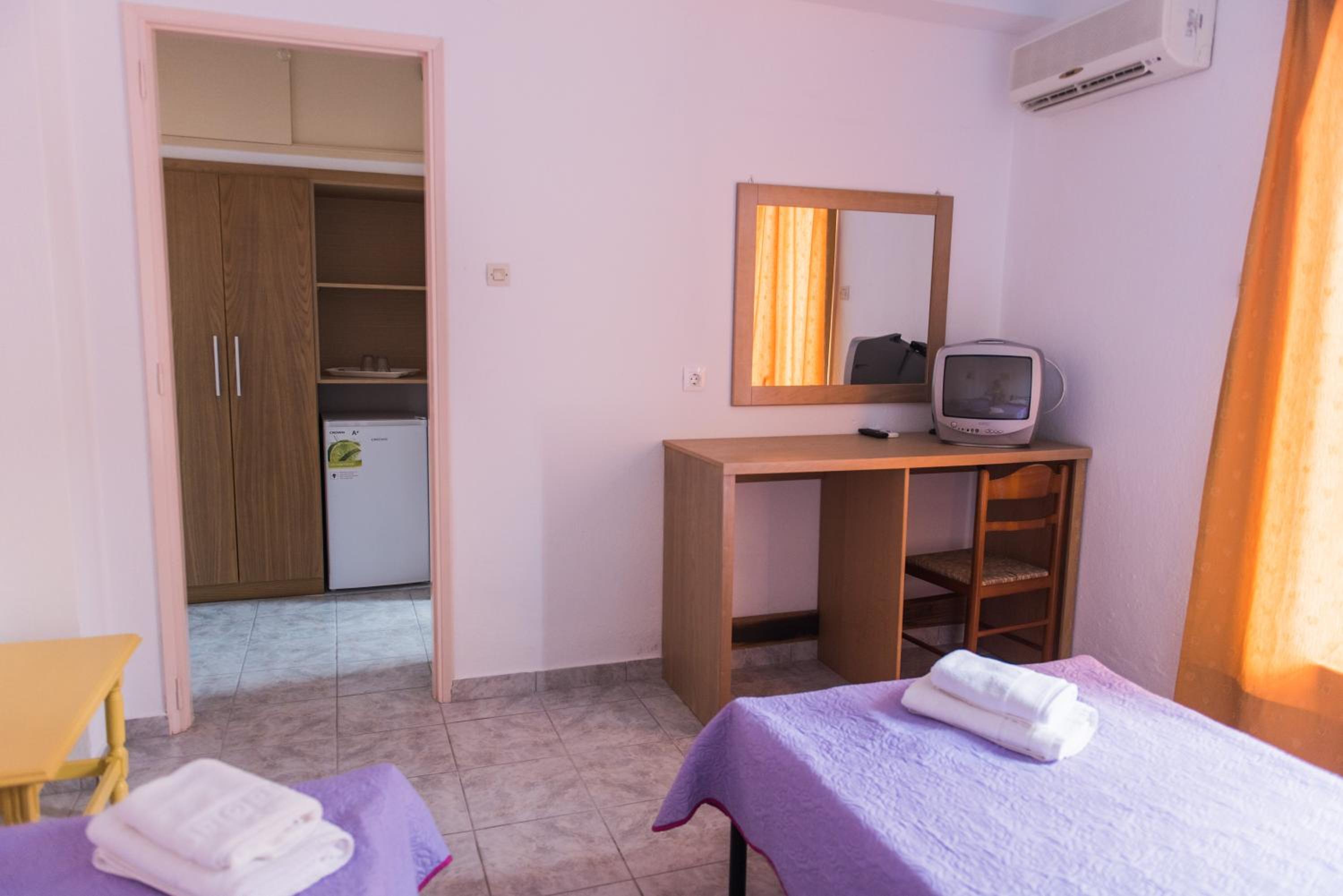 Twin Room - Photo 5