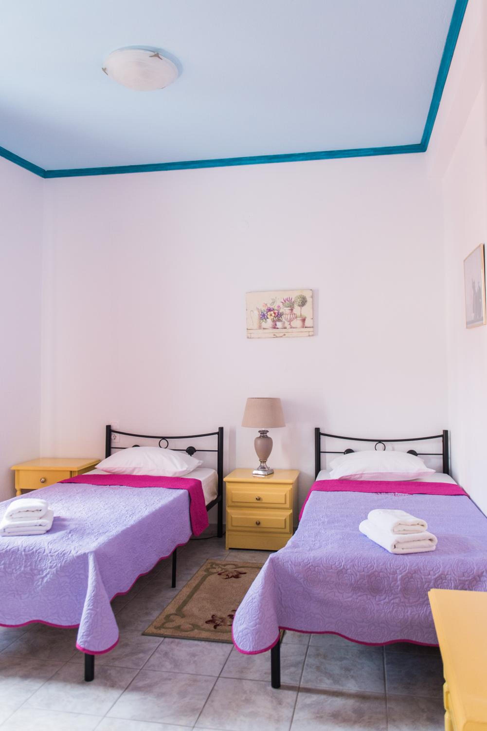 Twin Room - Photo 13
