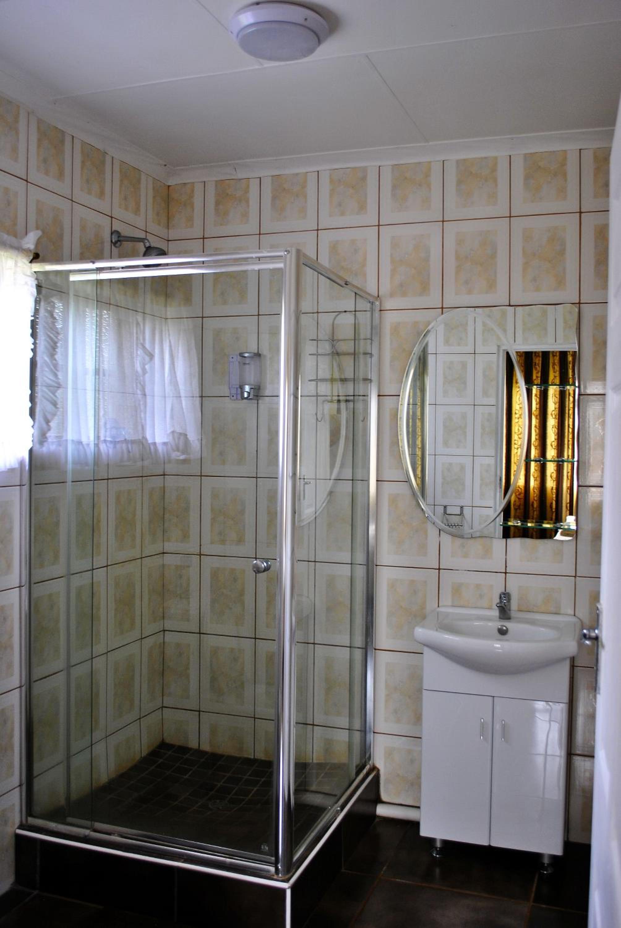 Twin or Double Room - Photo 5