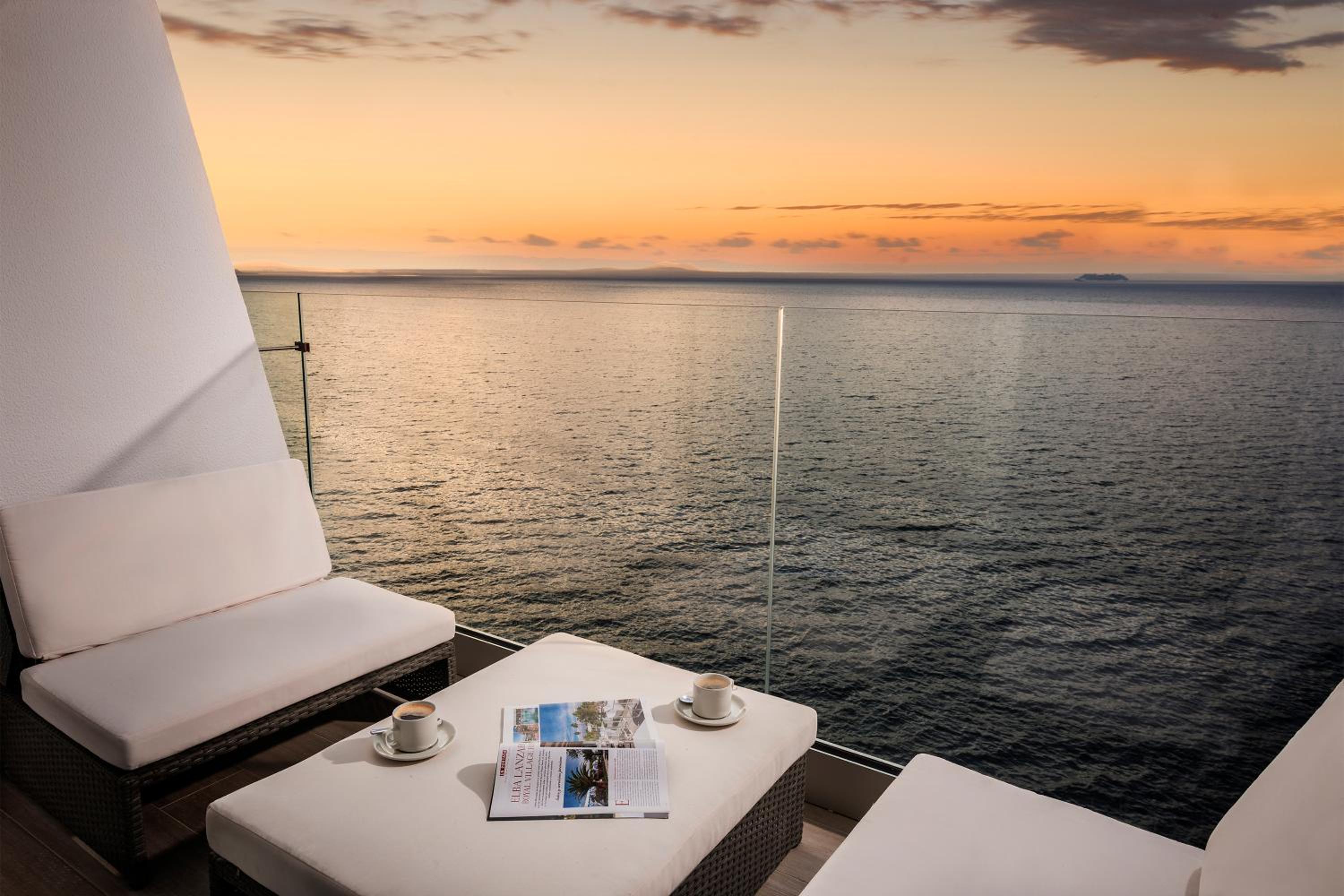 Junior Suite with Sea View - Photo 2