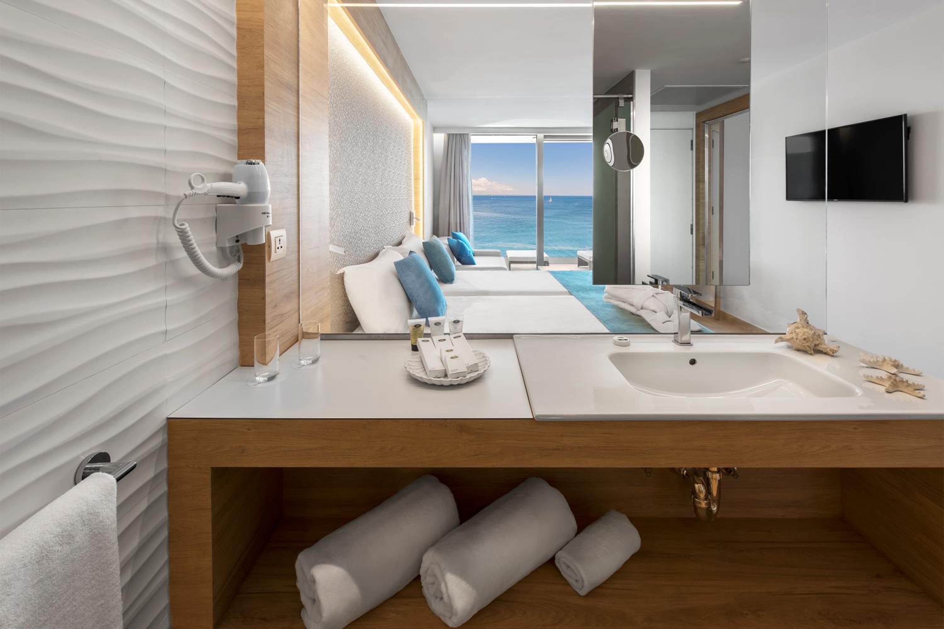 Junior Suite with Sea View - Photo 6