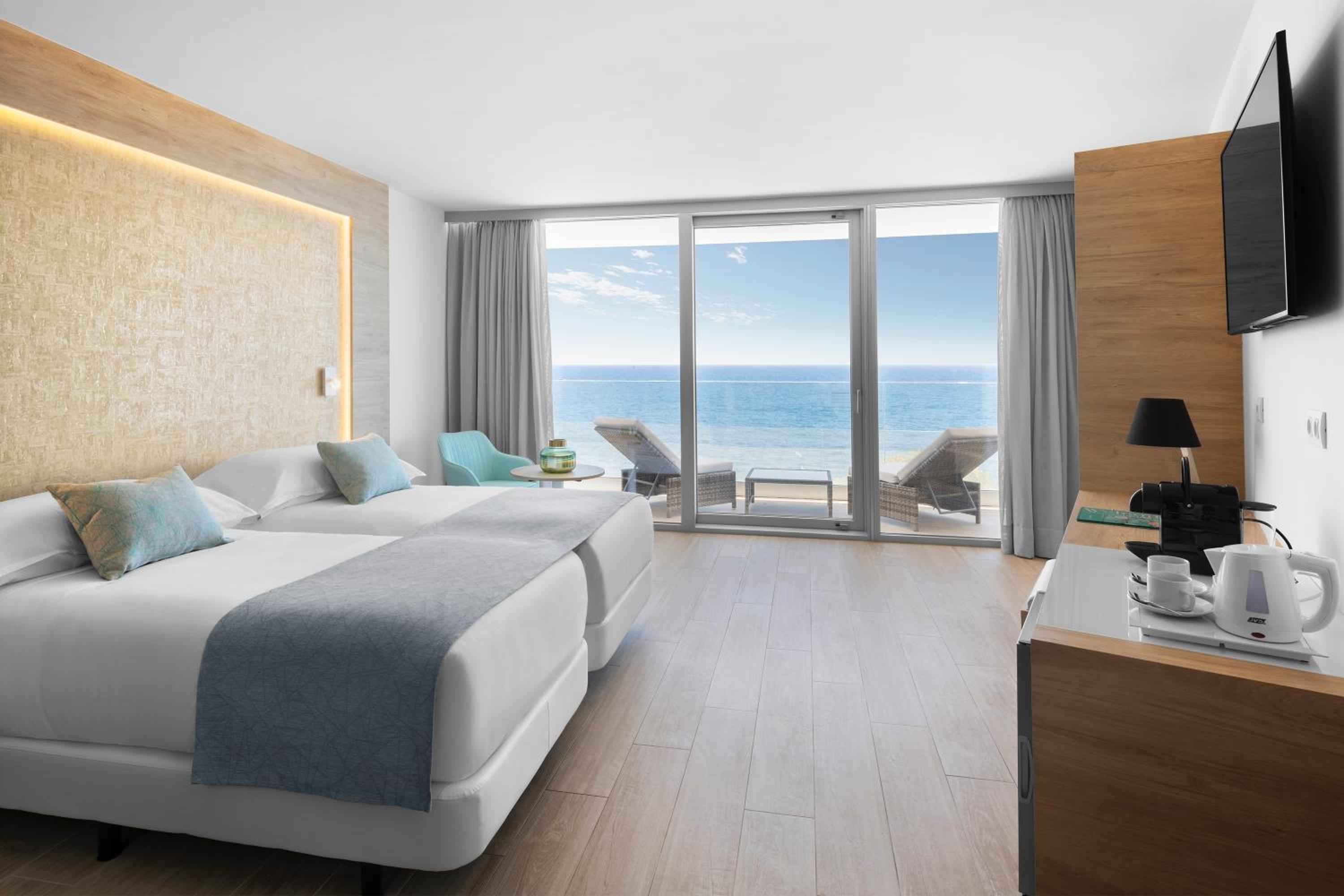 Double Deluxe Artemisa - Sea View (2 Adults)	 - Photo 2