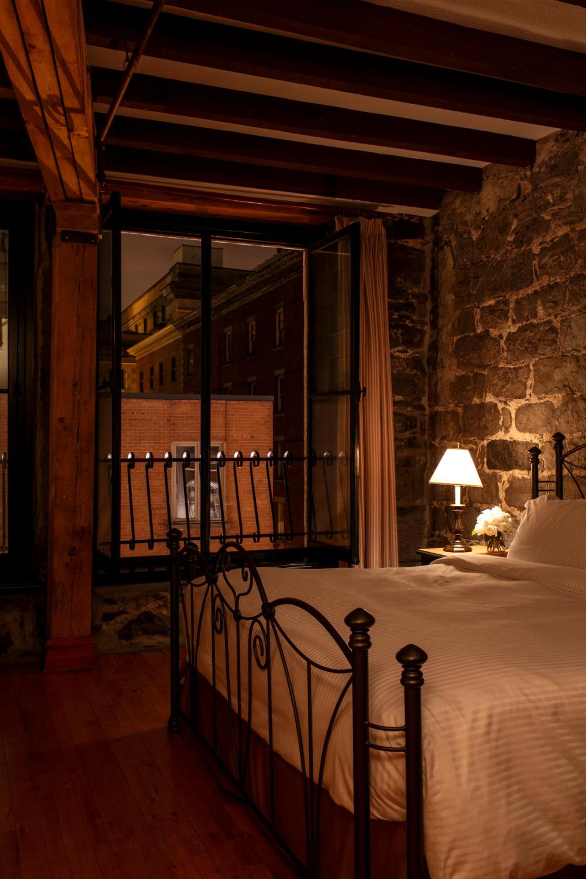 Premier King Room with St. Paul Street View
