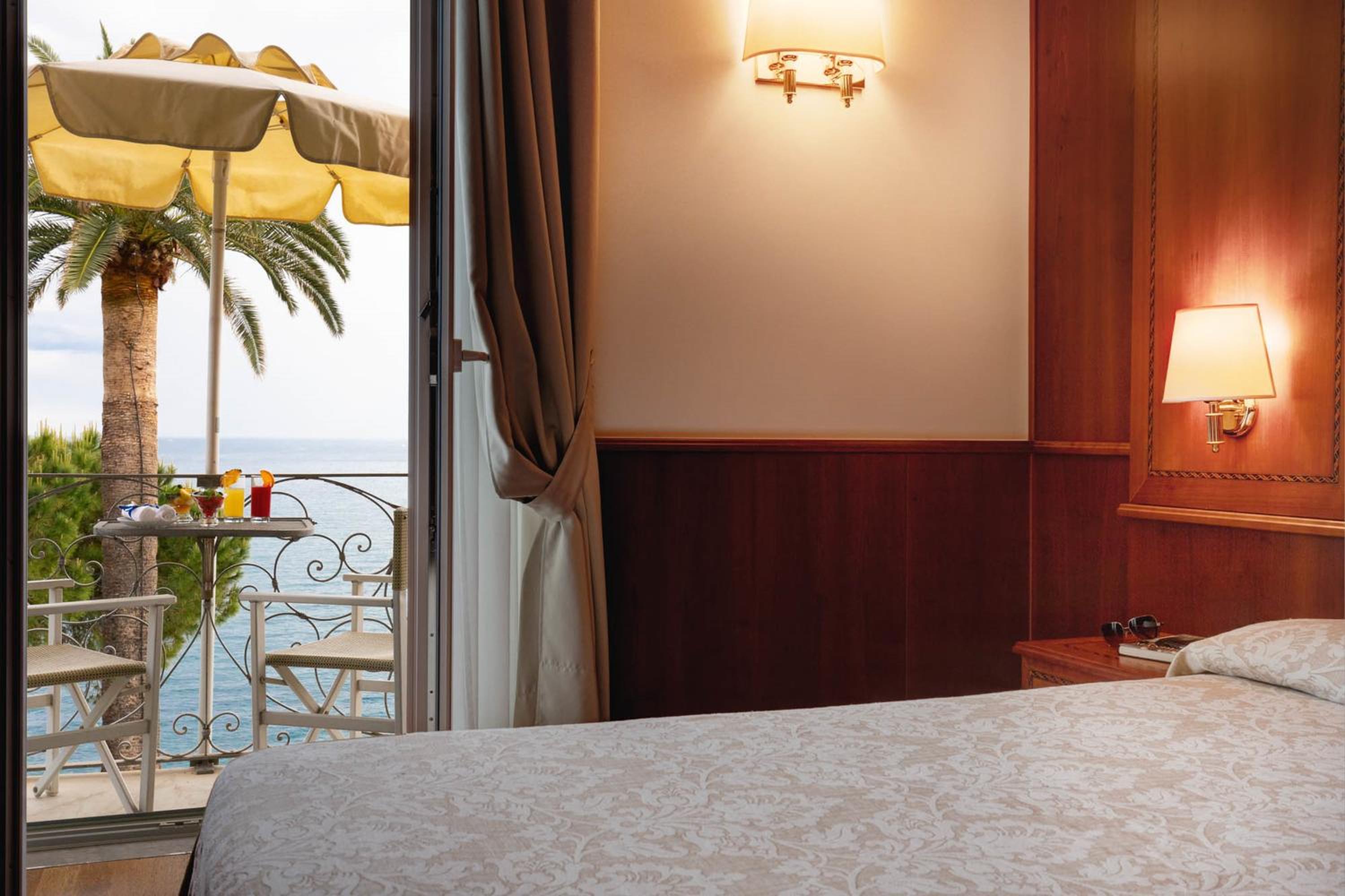 Superior Double or Twin Room with Sea View photo 2