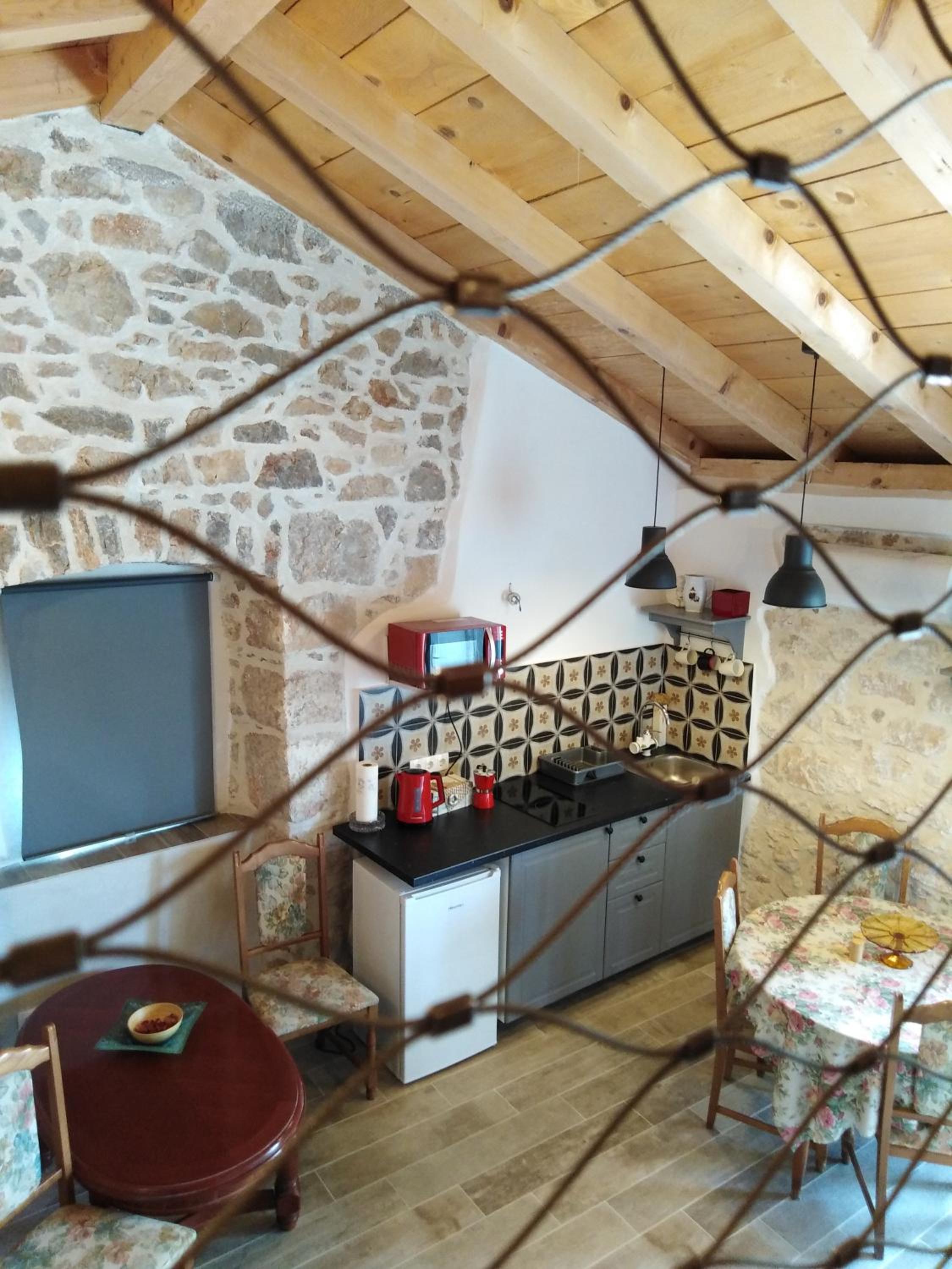 Studio Apartment - Photo 25