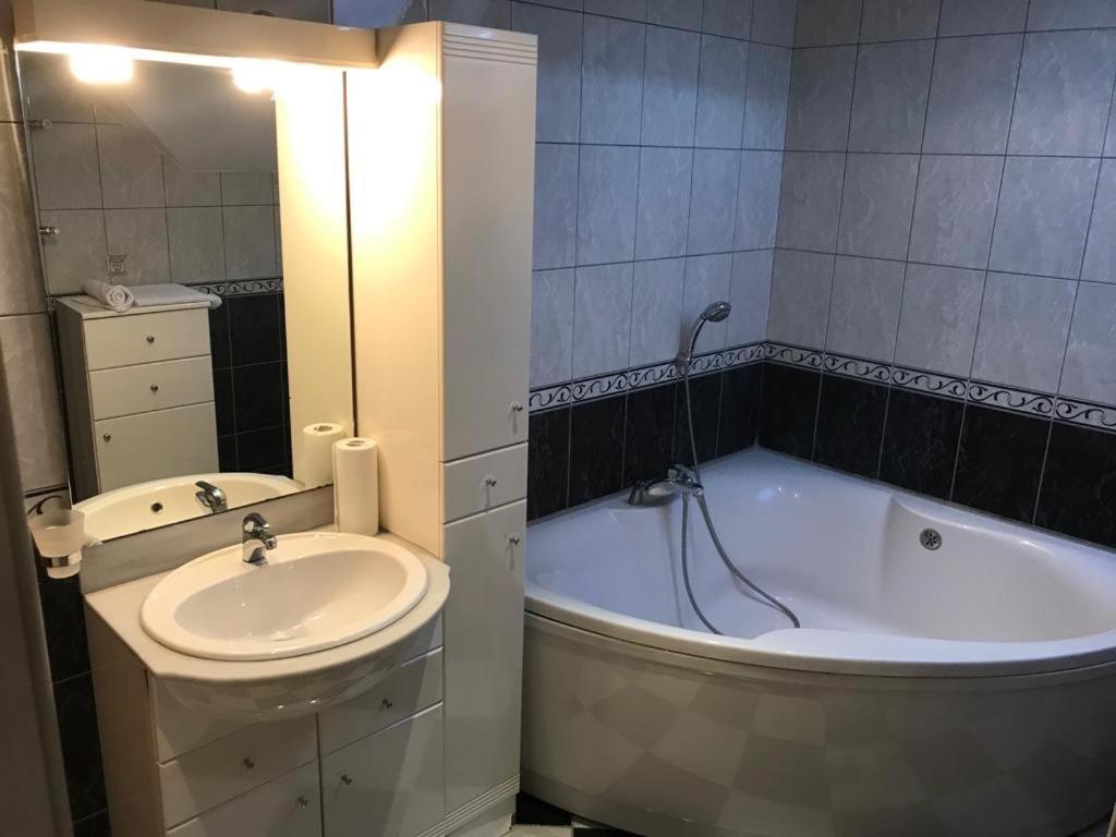 Deluxe Double Room with Bath photo 3