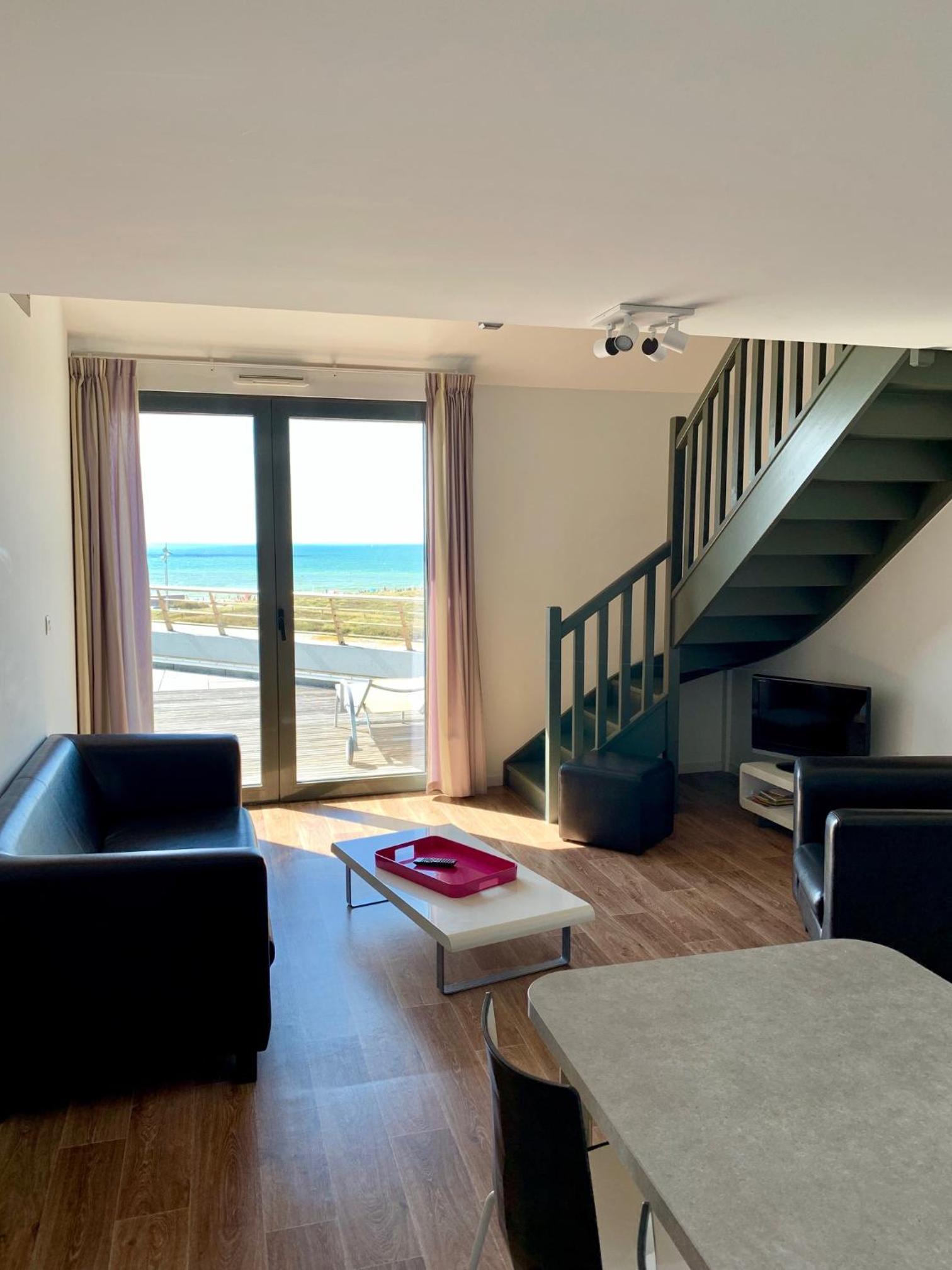 Three-Bedroom Apartment with Sea View photo 3