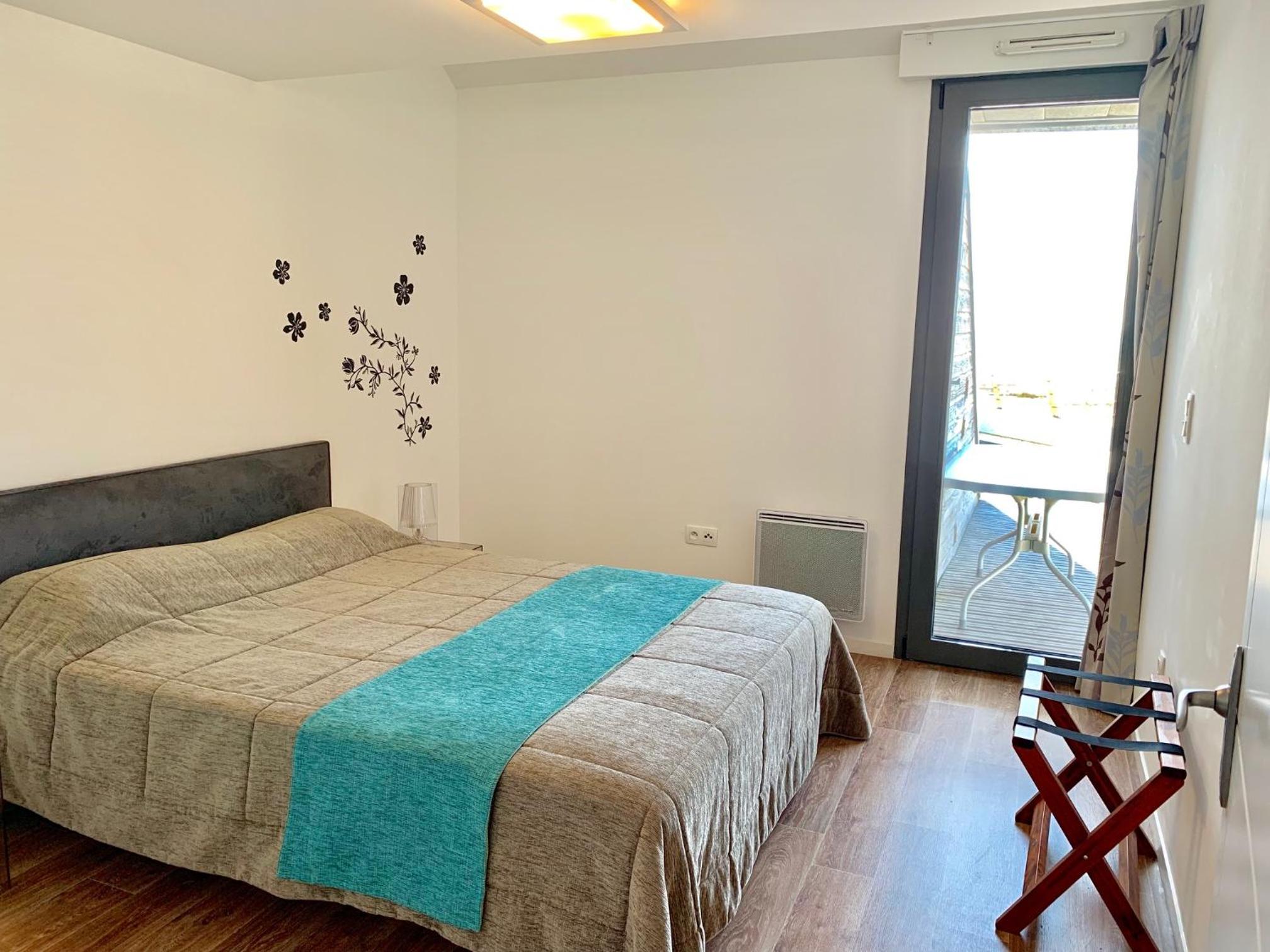 Two-Bedroom Apartment with Sea View - Photo 12
