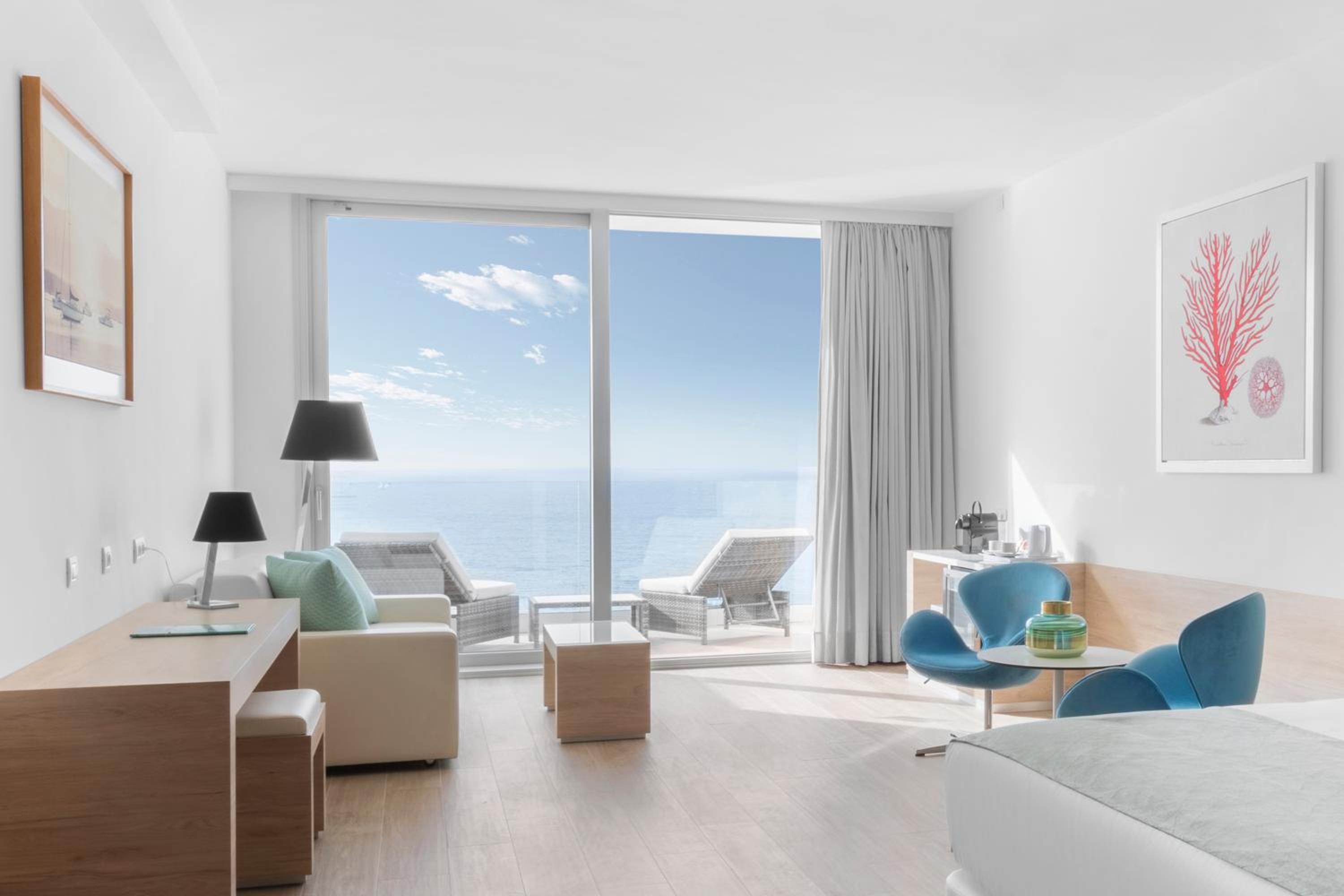 Junior Suite with Sea View - Photo 3