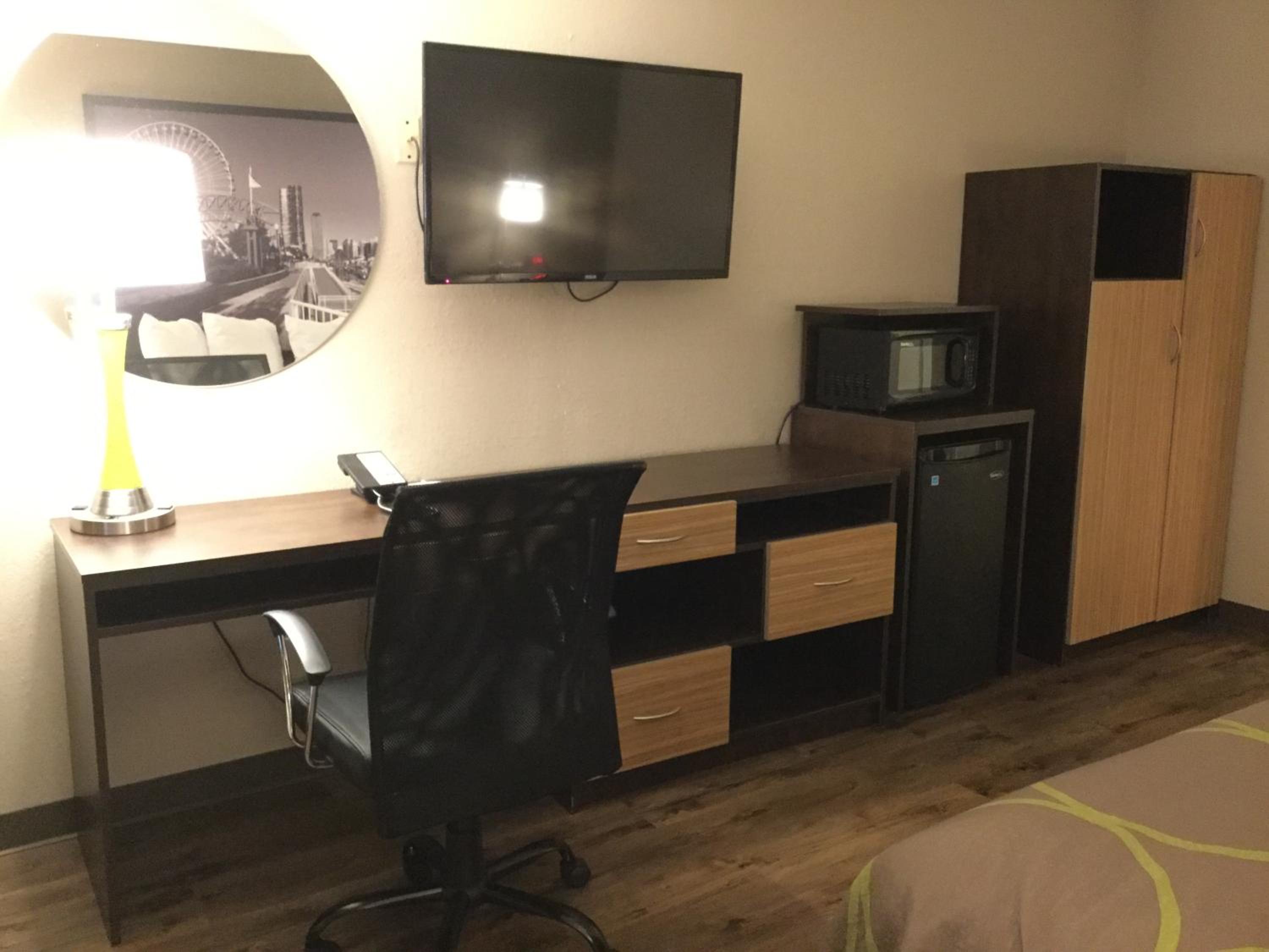 King Room - Mobility Access/Non-Smoking - Photo 6