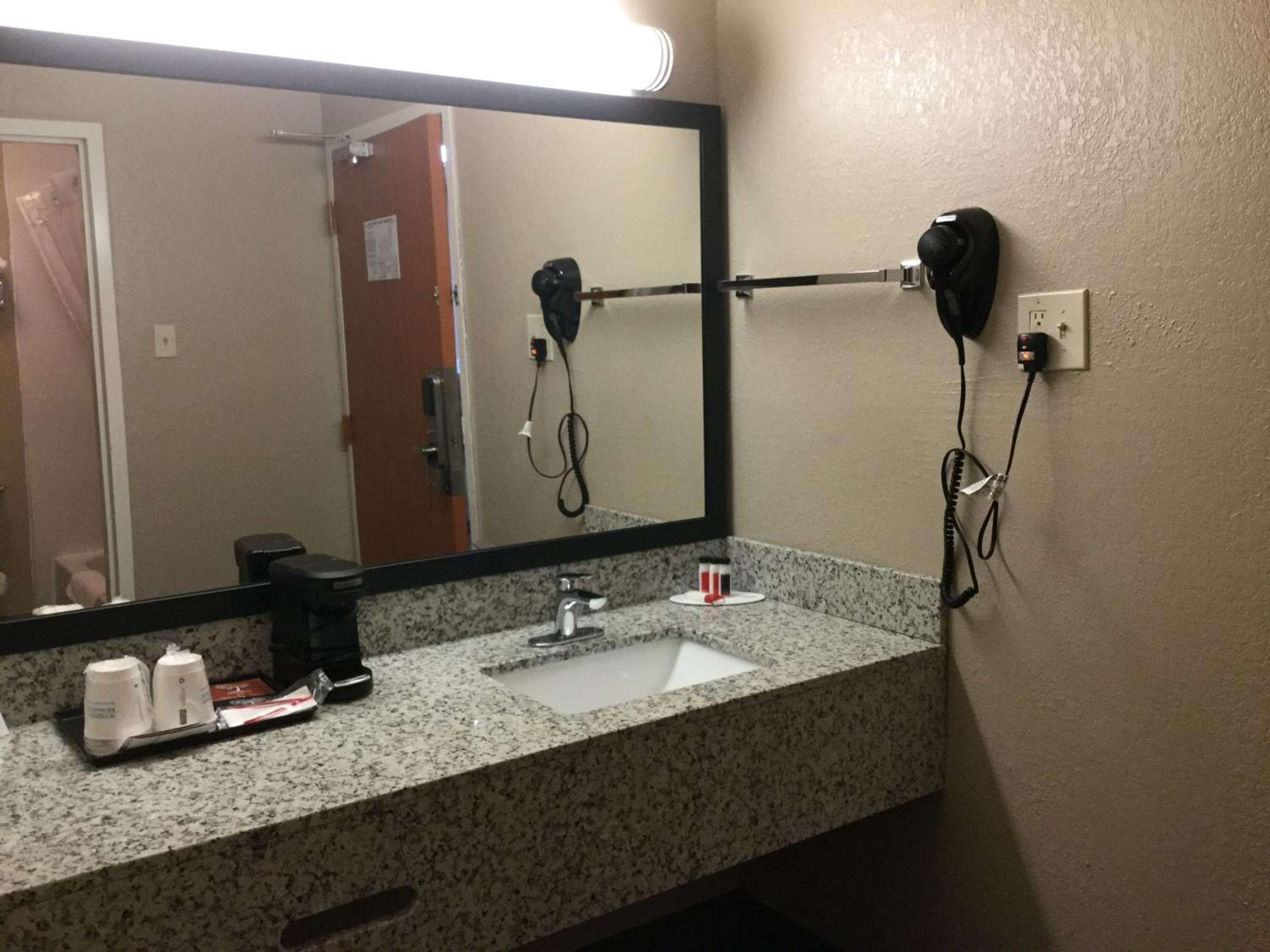 King Room - Mobility Access/Non-Smoking - Photo 7