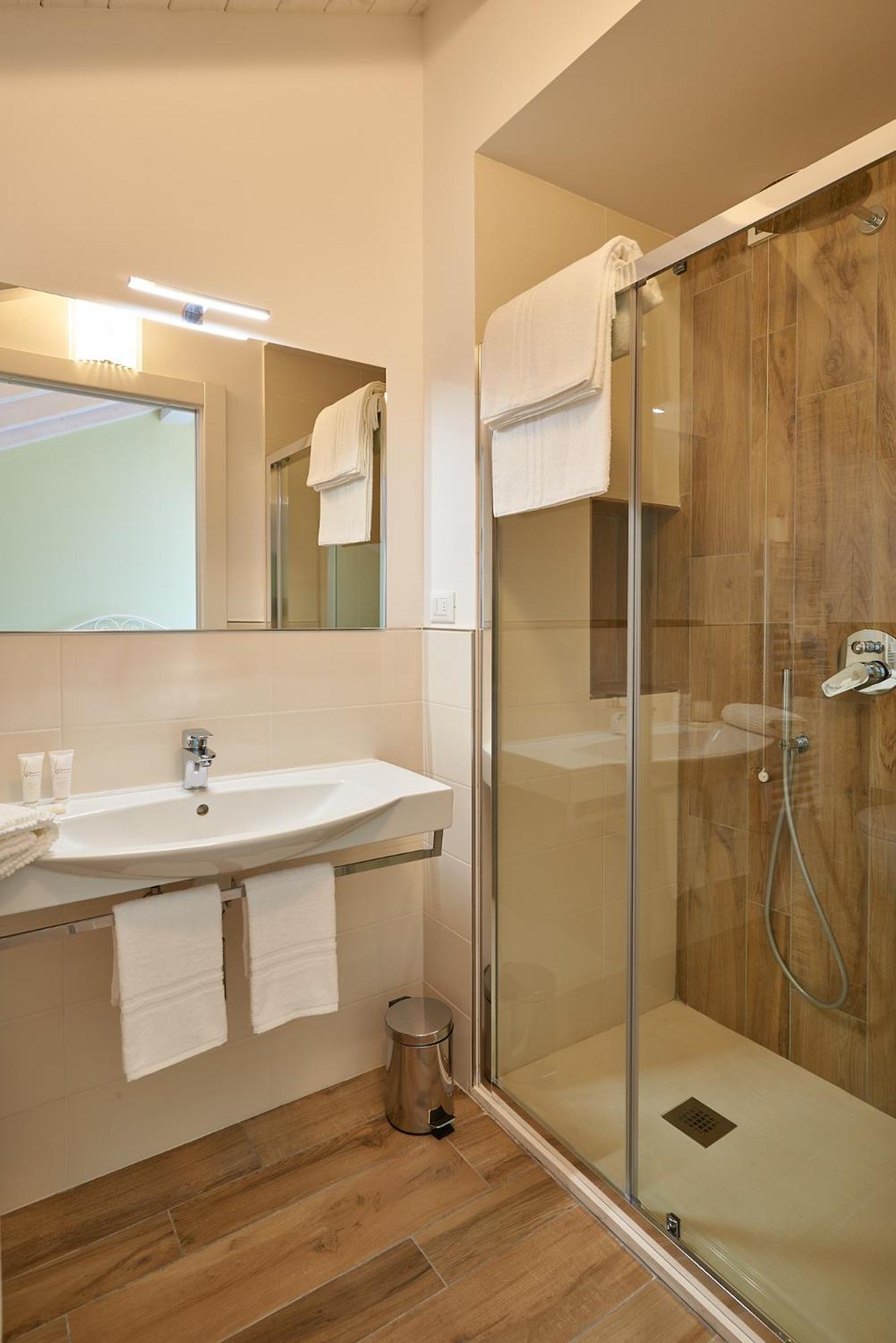 Double Room - Photo 6