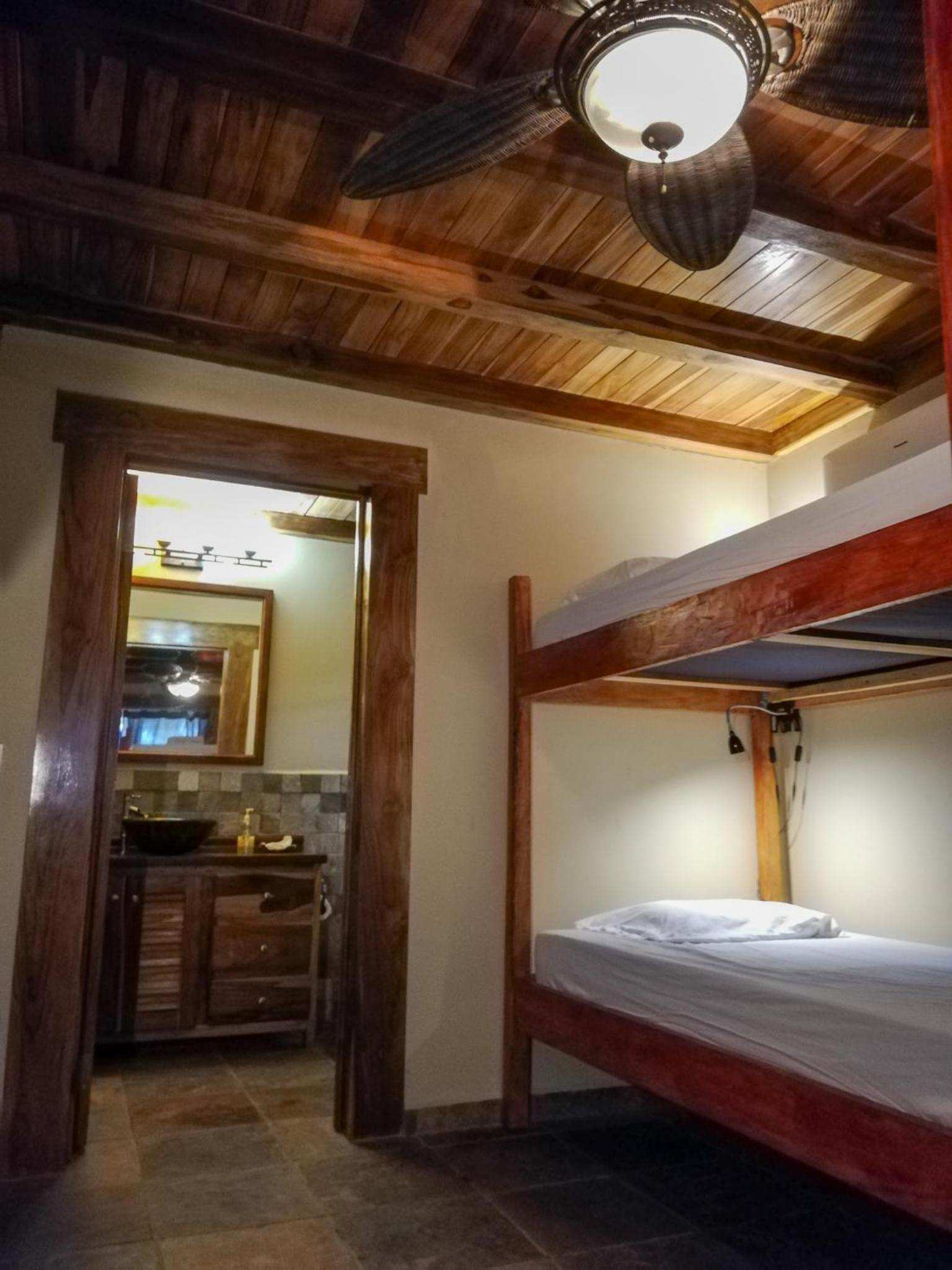 Bed in 6-Bed Mixed Dormitory Room photo 3
