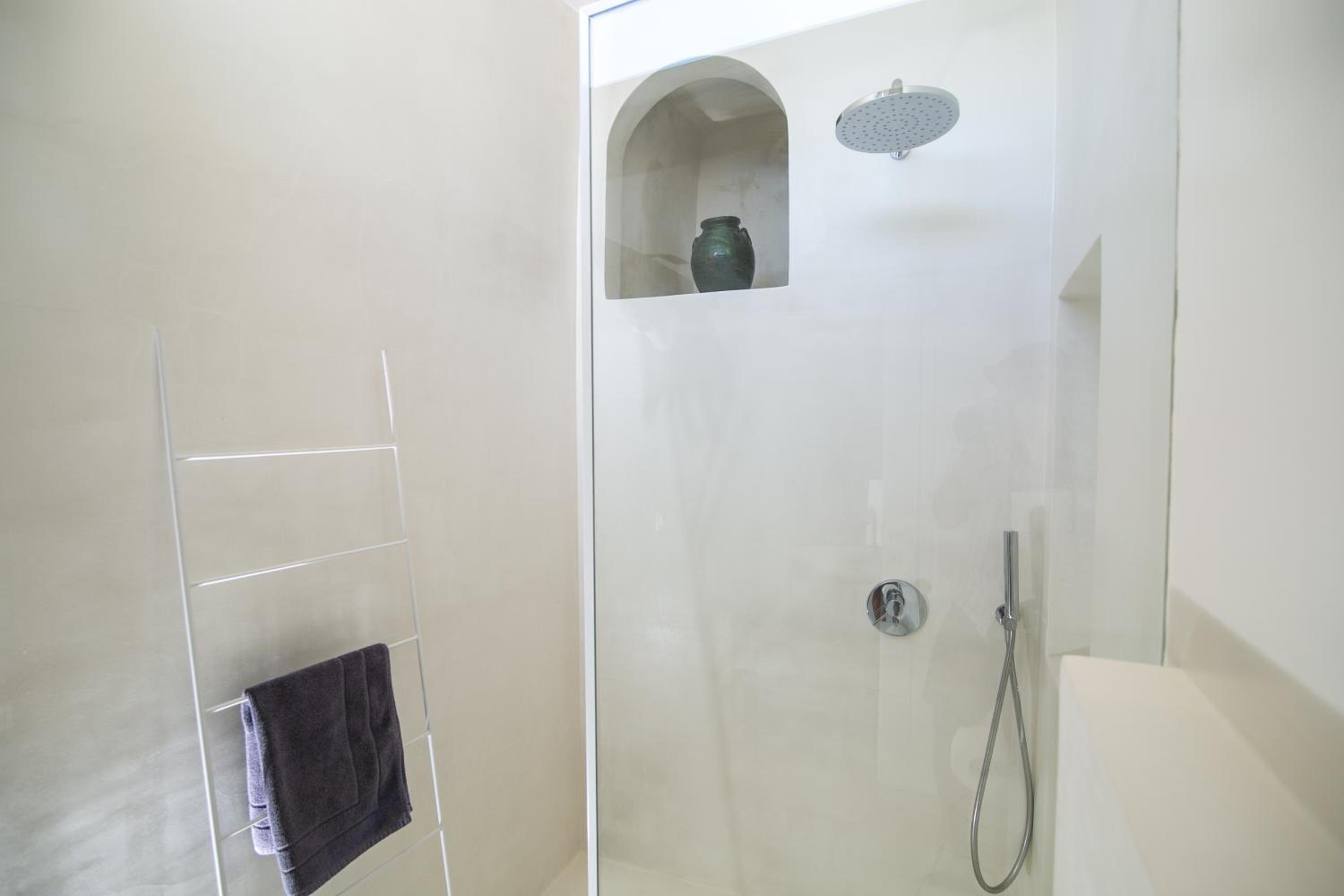 Two-Bedroom Villa with Hot Tub and Caldera View photo 3