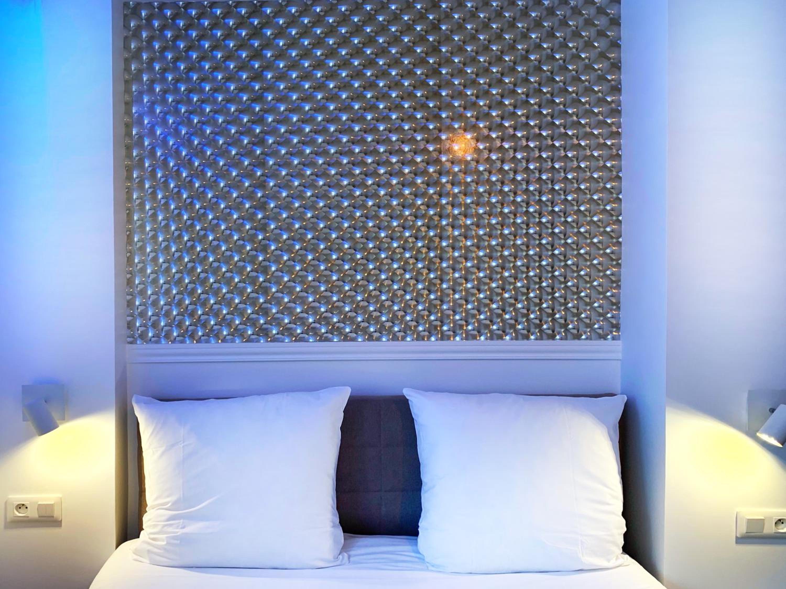 Deluxe Family Suite - Photo 7