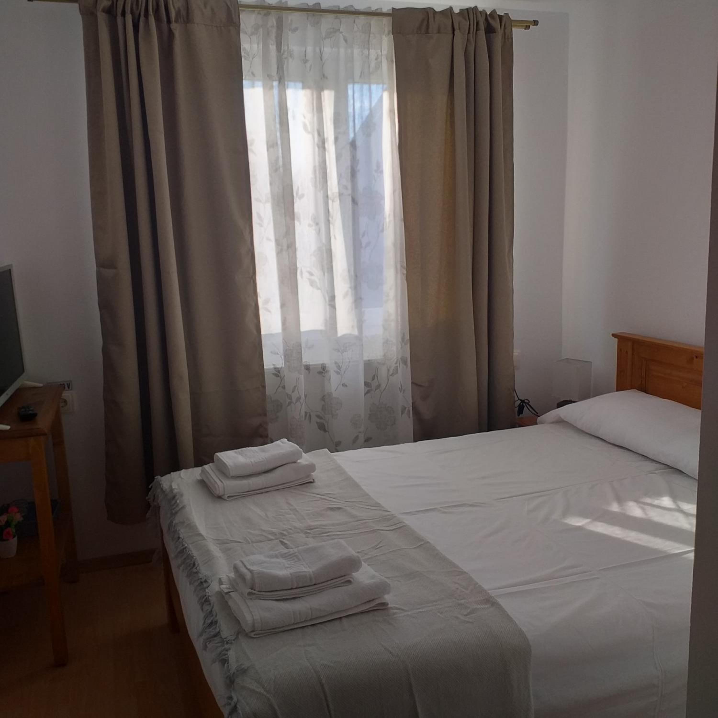 Double or Twin Room with Private Bathroom - Photo 1