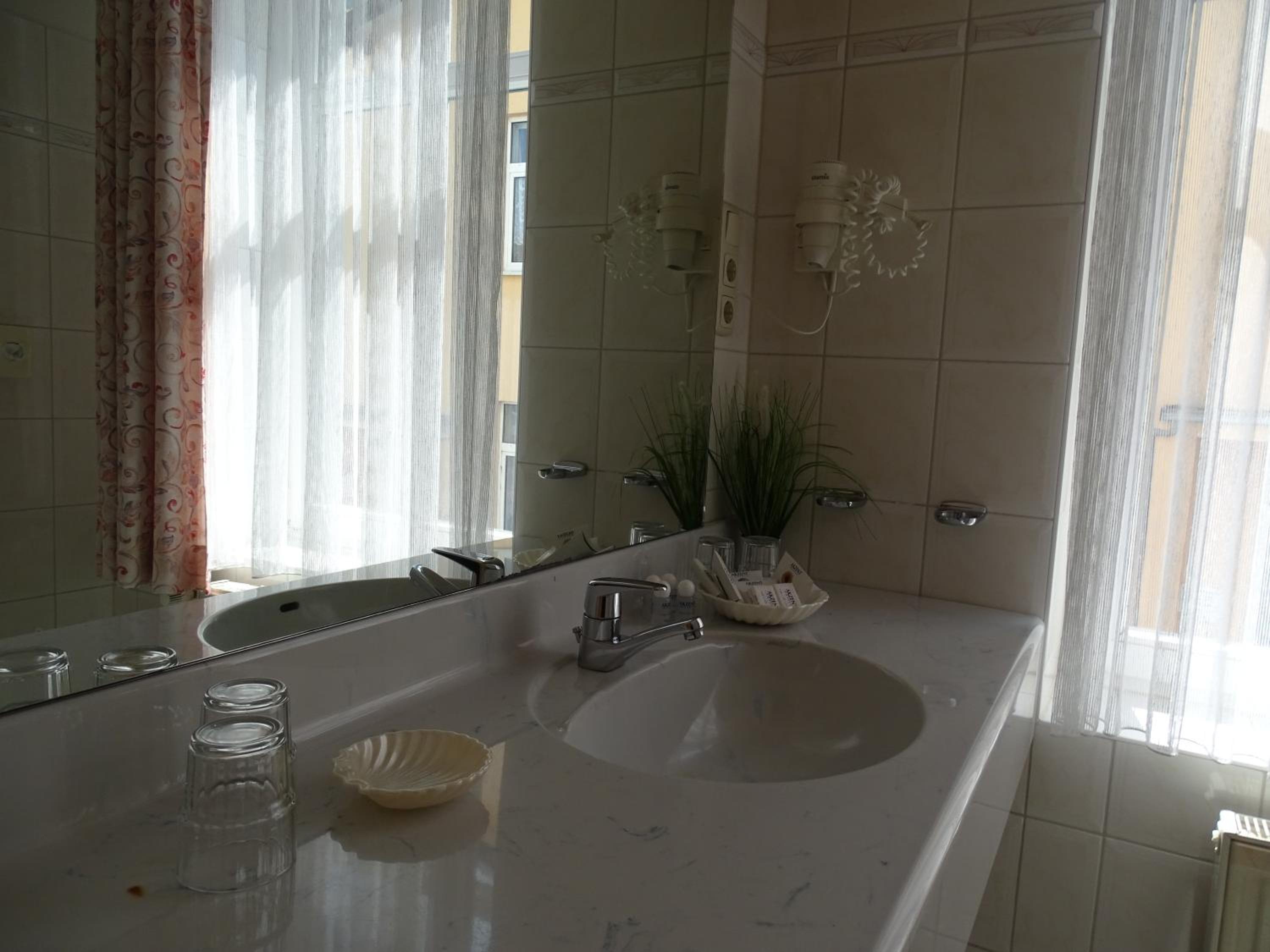 Double Room - Photo 8