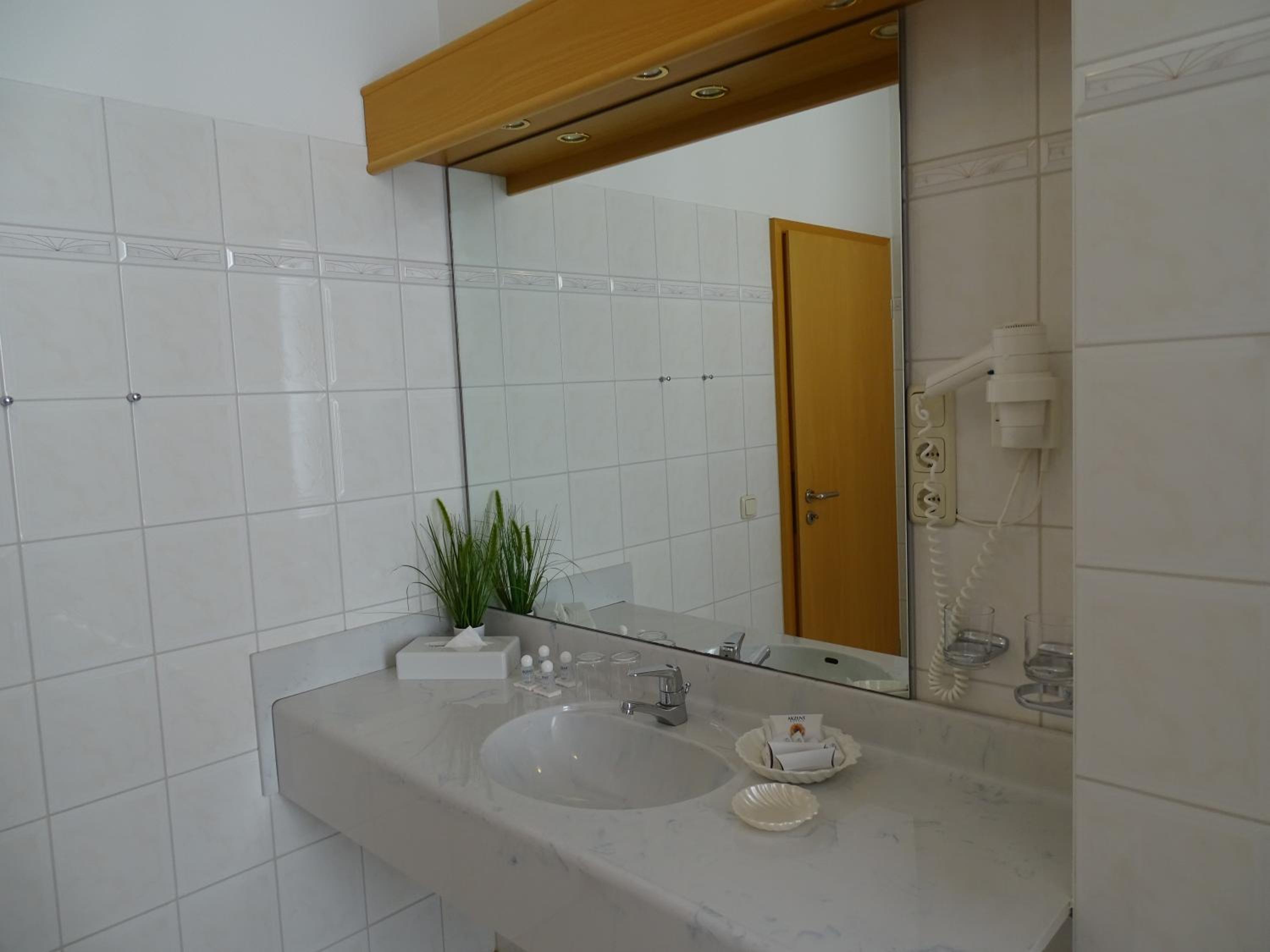 Double Room - Photo 7
