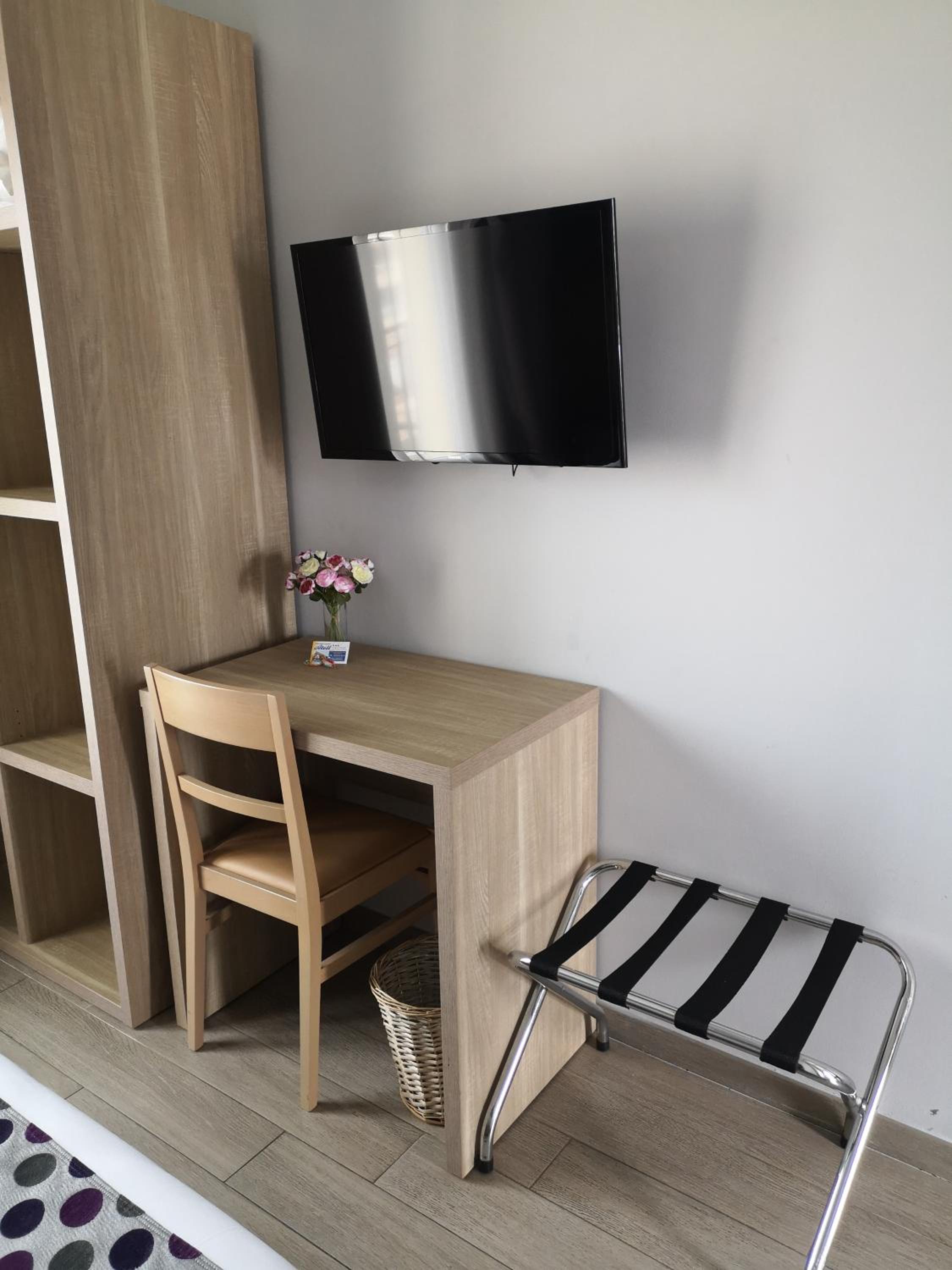 Suite - Photo 1