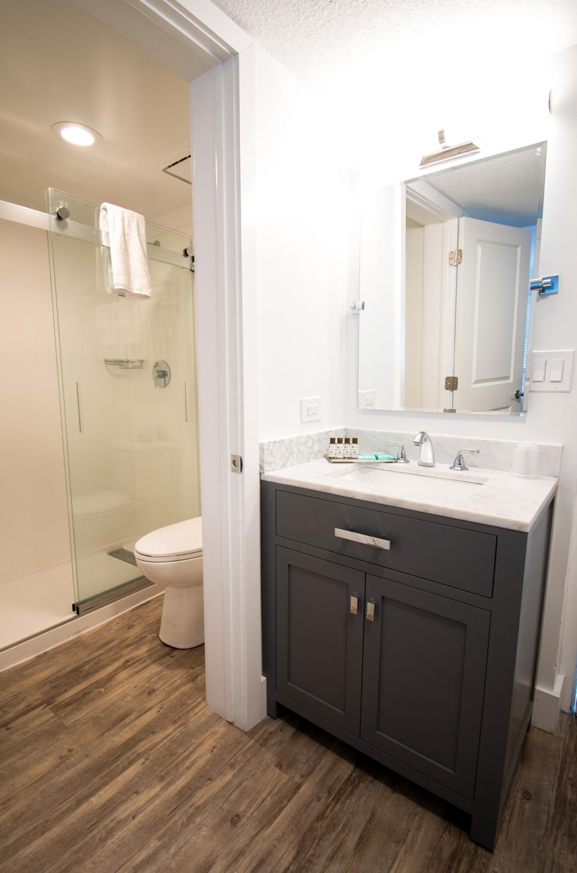 Premier Island View with Two Double Beds - Photo 10