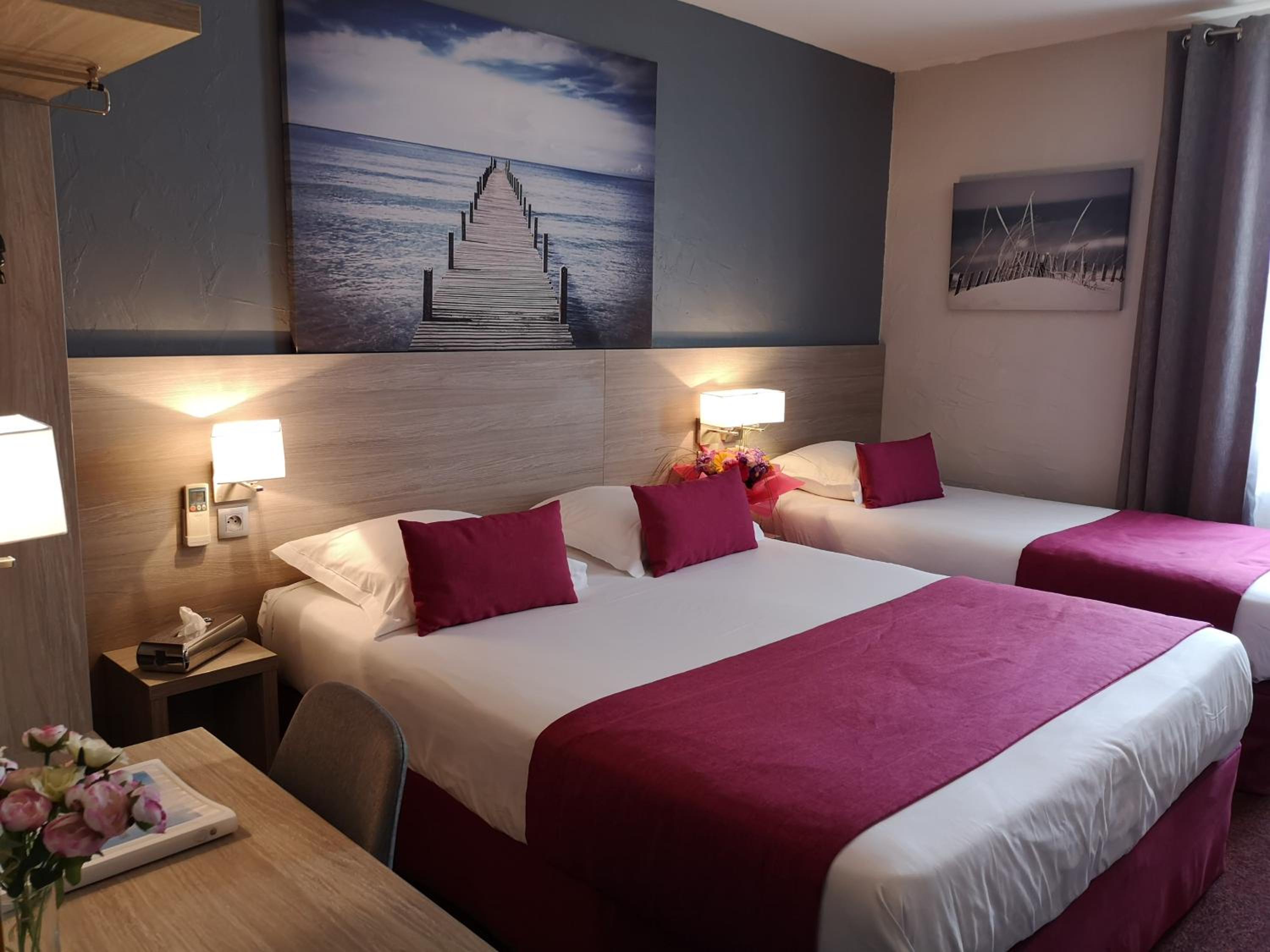 Double Room with Balcony - Photo 2