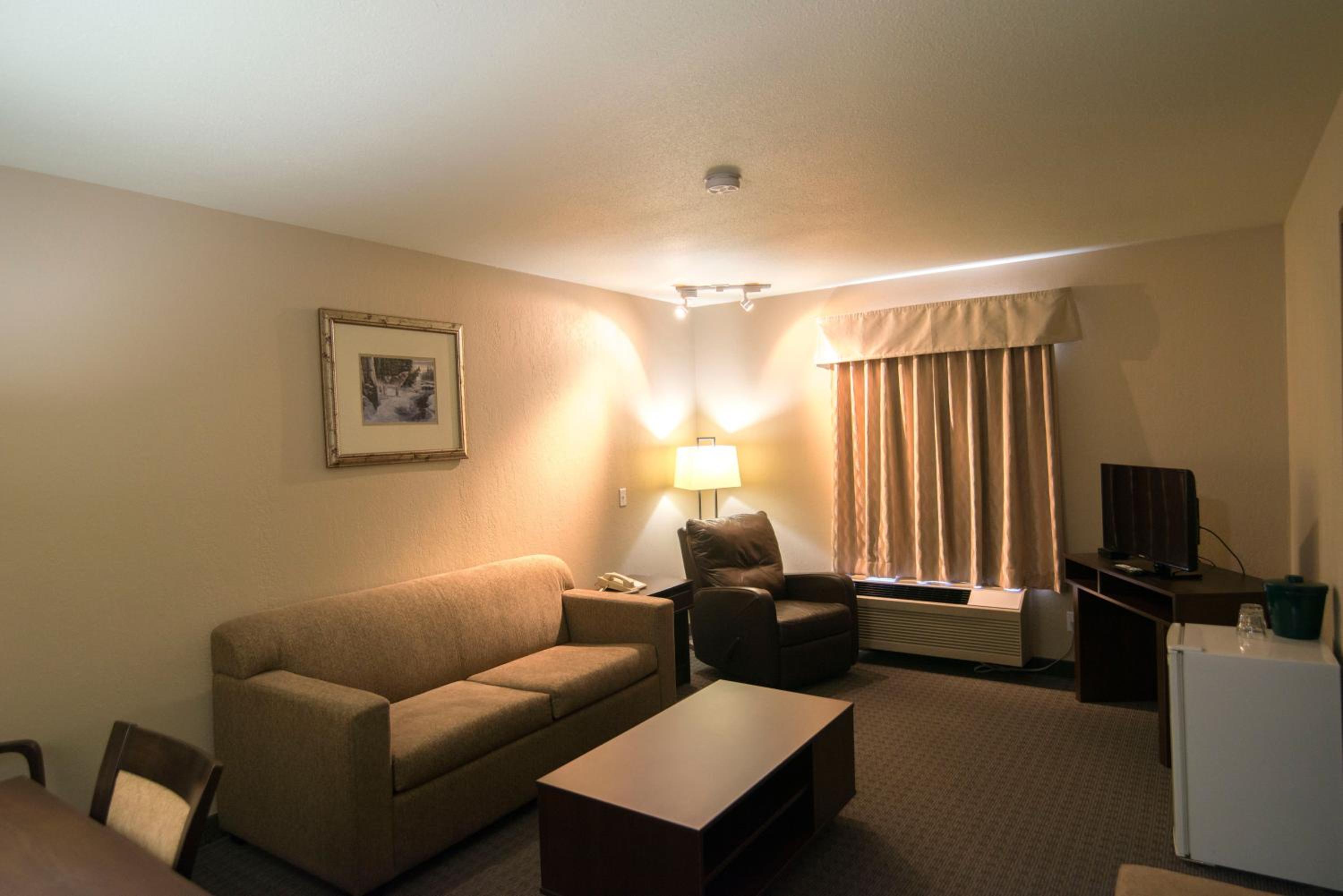 One-Bedroom King Suite - Non-Smoking
