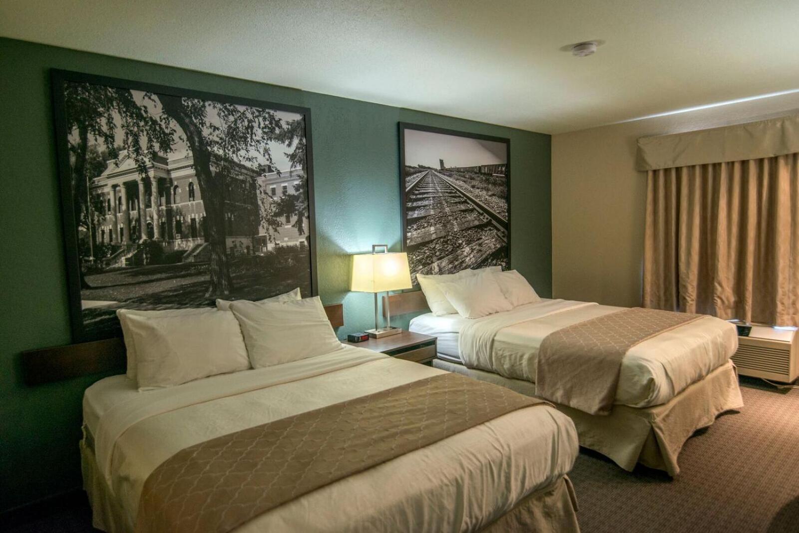 Queen Room with Two Queen Beds - Non-Smoking photo 1