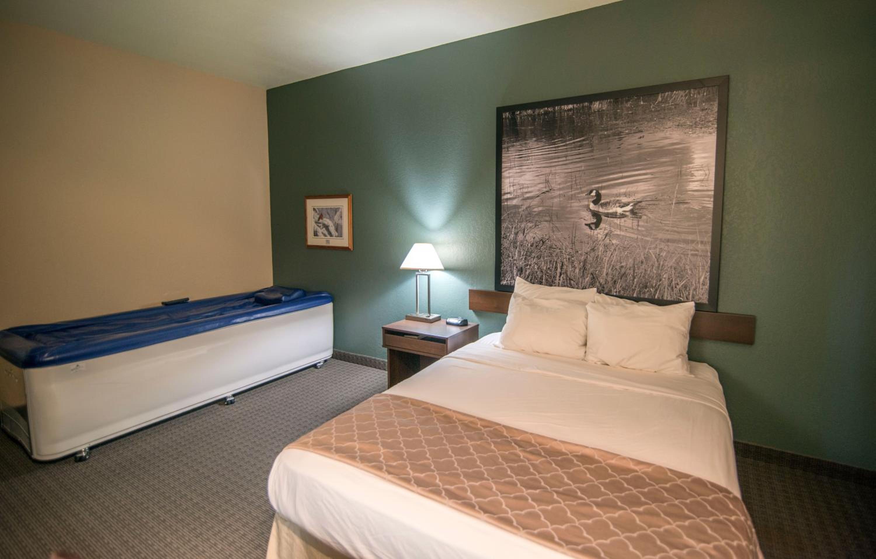 Queen Room with Two Queen Beds - Non-Smoking photo 2
