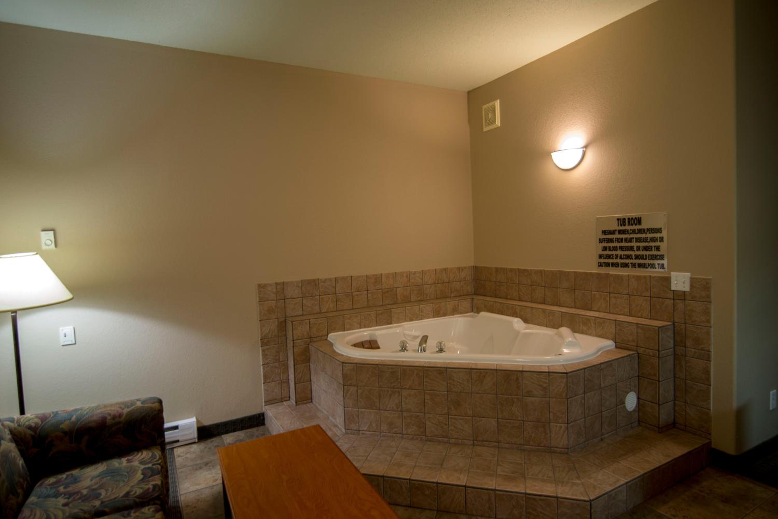 Superior One-Bedroom King Suite - Non-Smoking photo 3