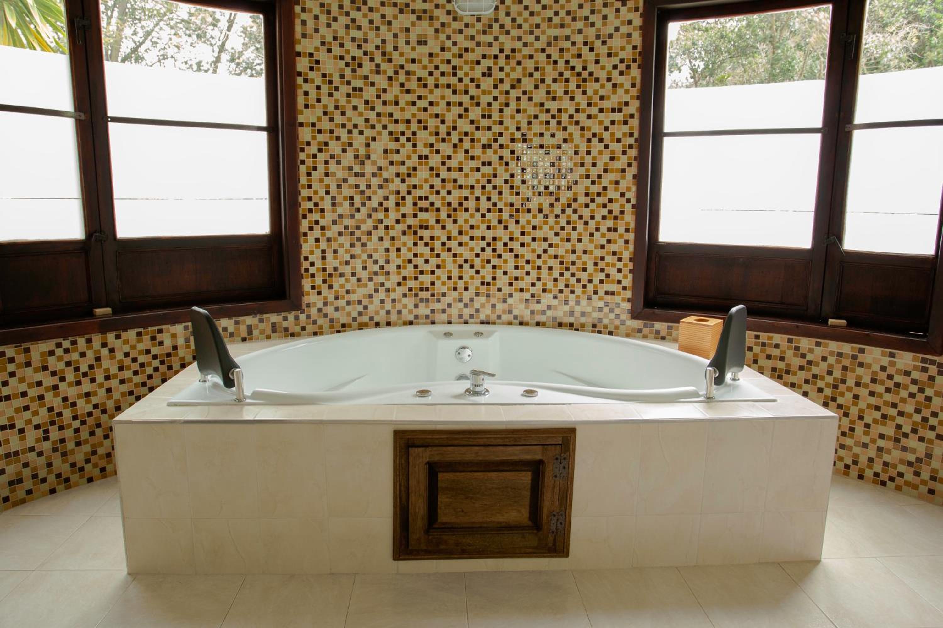 King Suite with Spa Bath photo 2