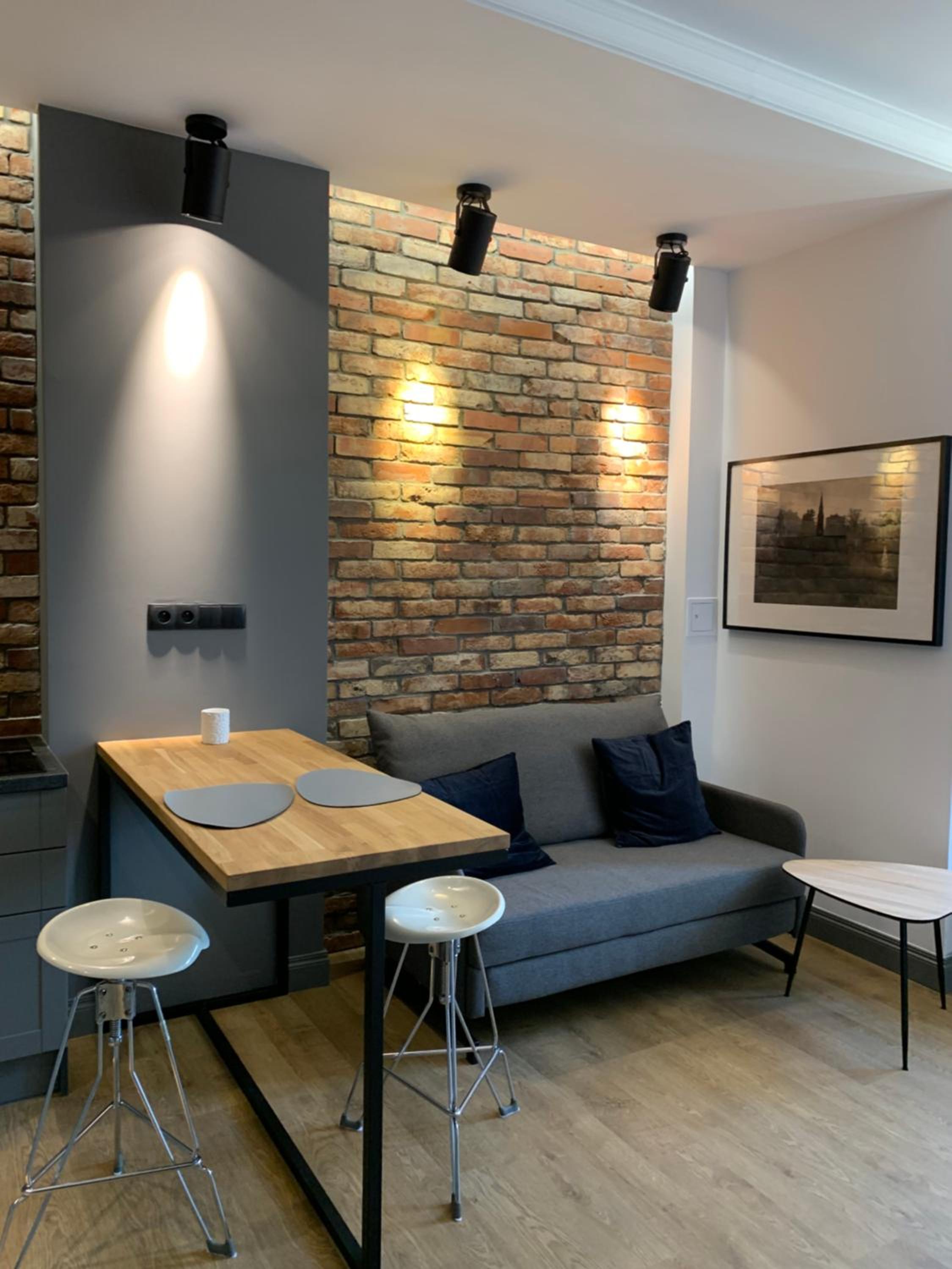 One-Bedroom Apartment - Photo 2