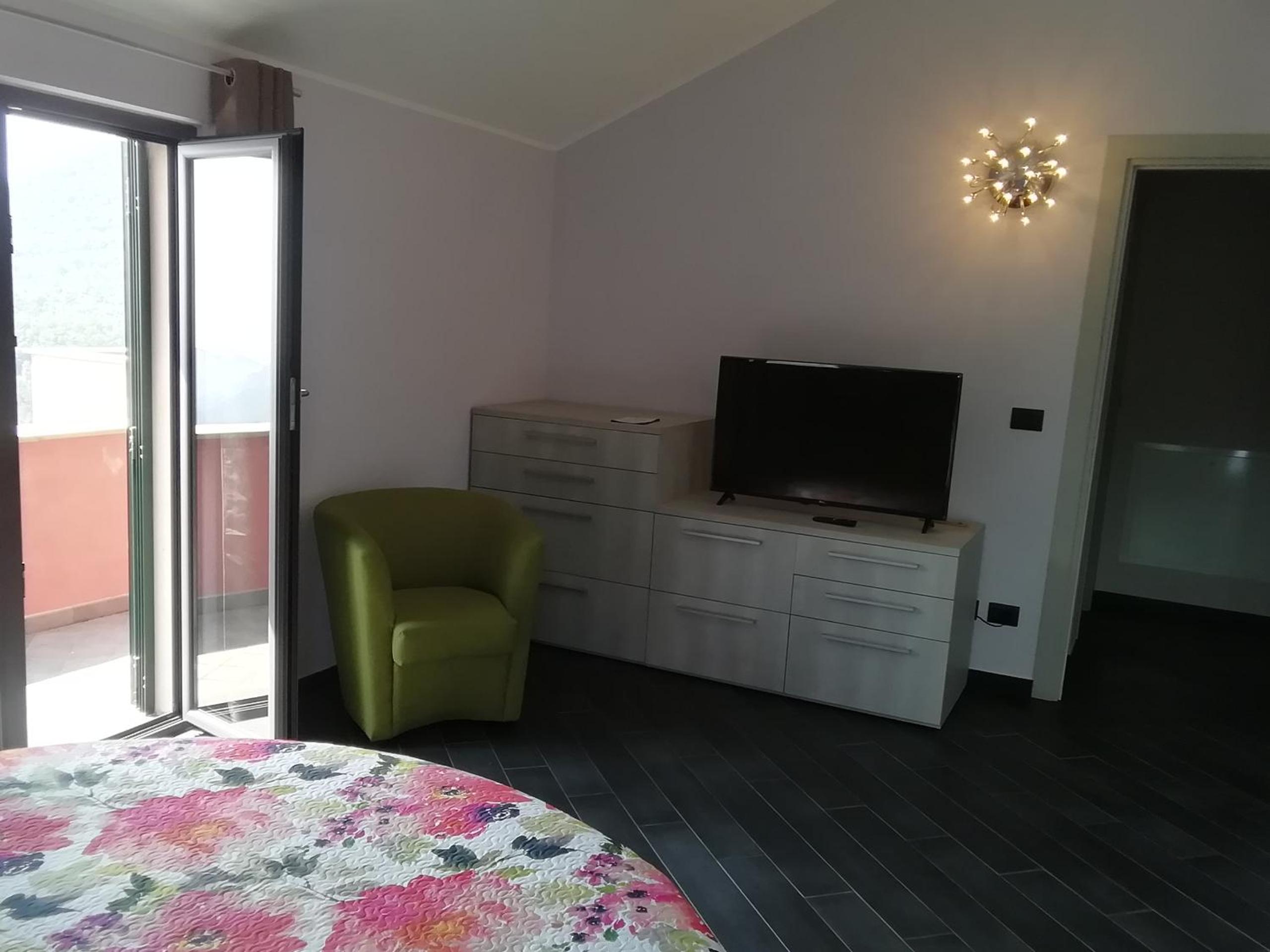 Deluxe Double Room with Sea View - Photo 11
