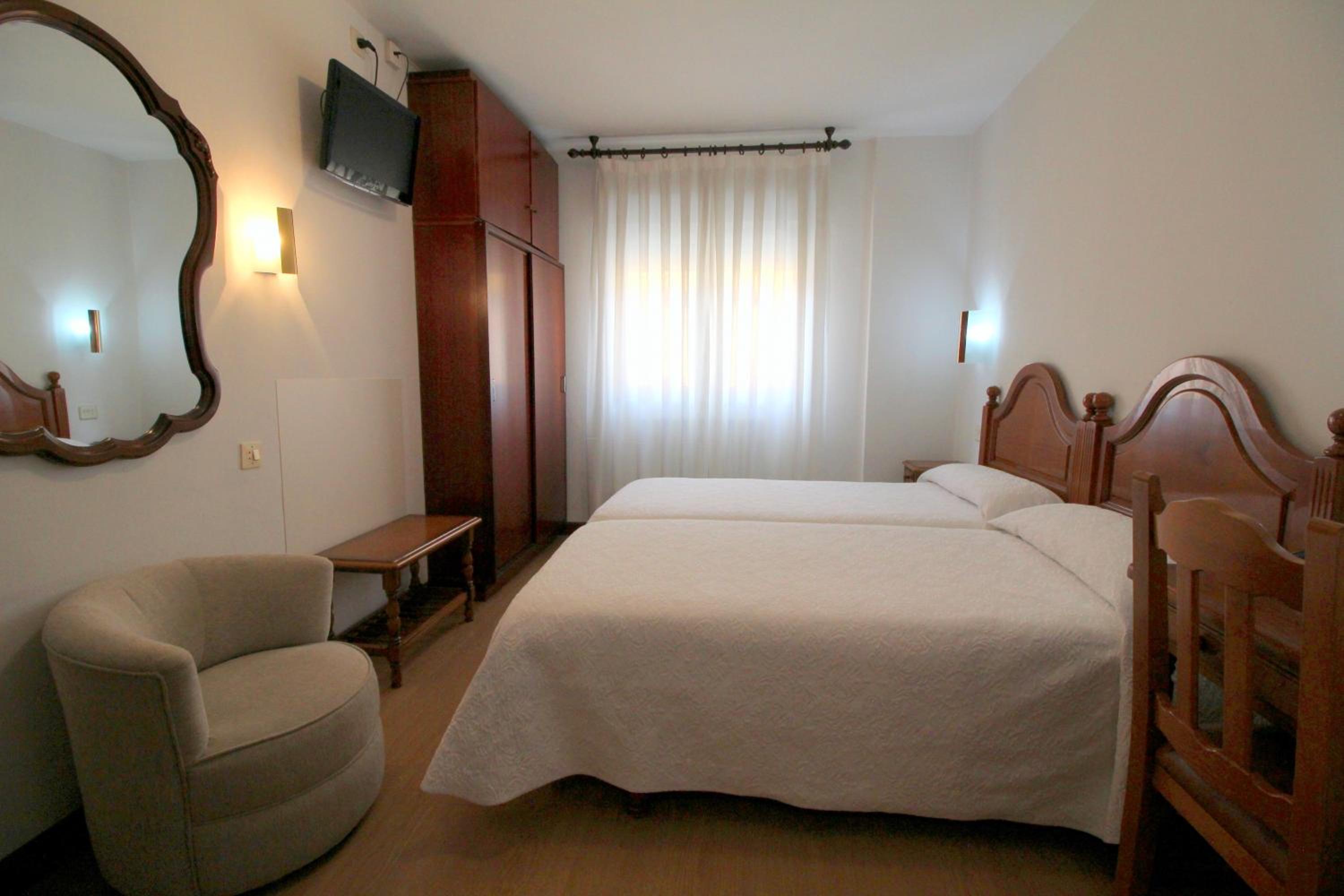 Double Room - Photo 8