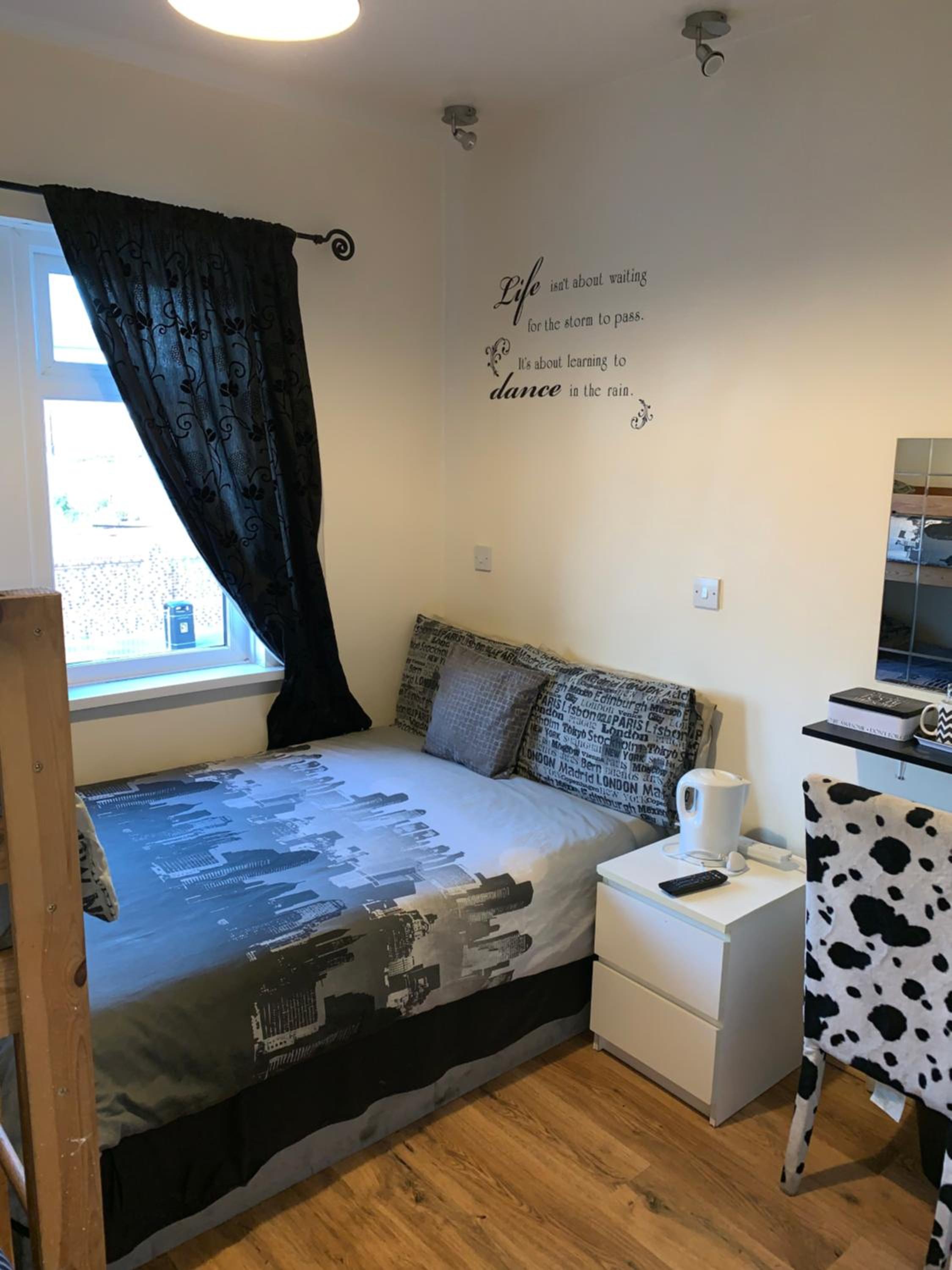 Family Room (2 Adults + 2 Children)