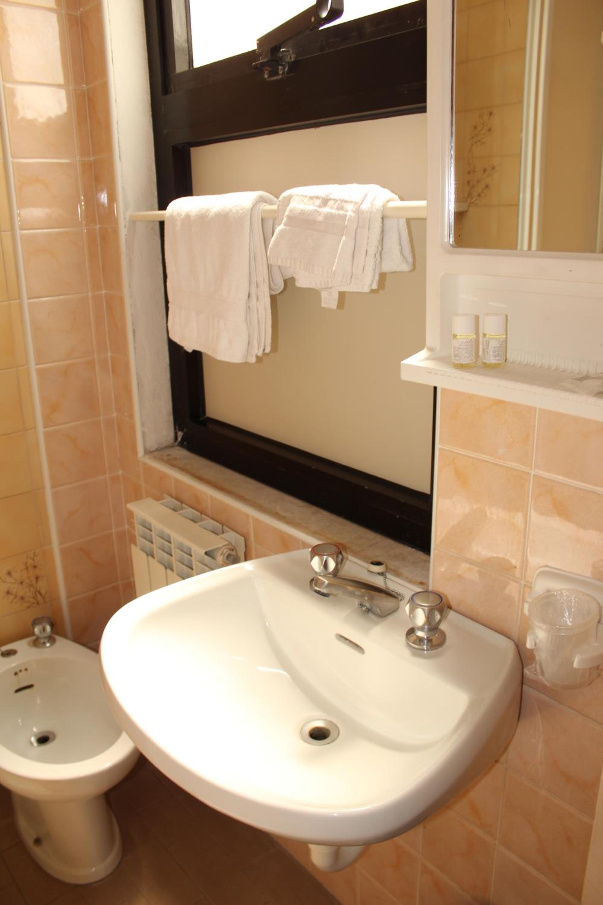 Double or Twin Room photo 2