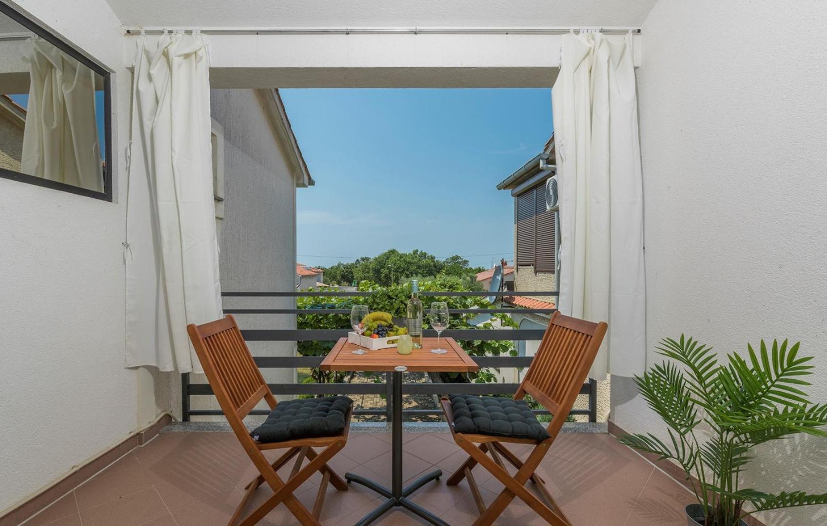 Apartment with Balcony photo 3