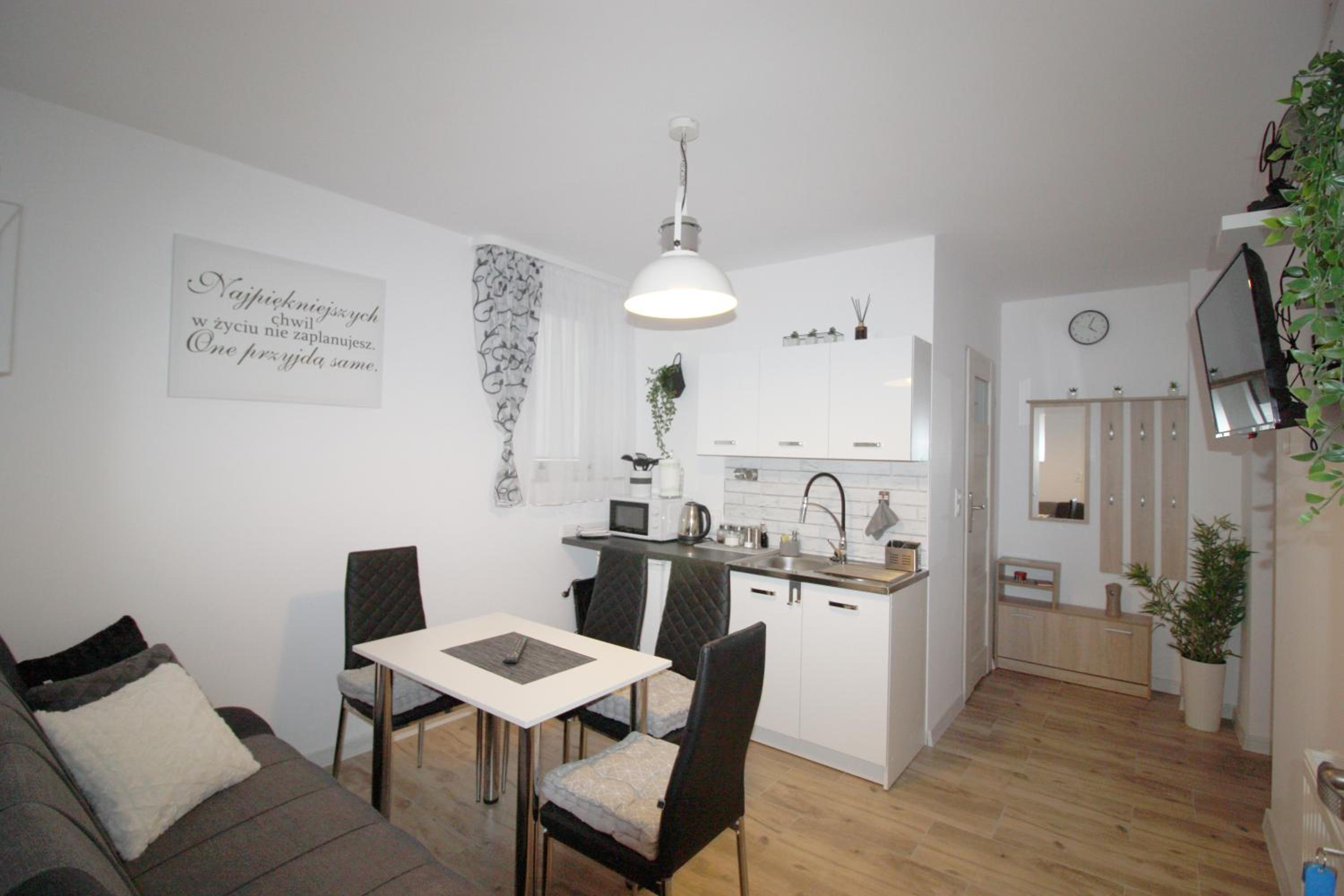 Apartment with Balcony - Photo 16