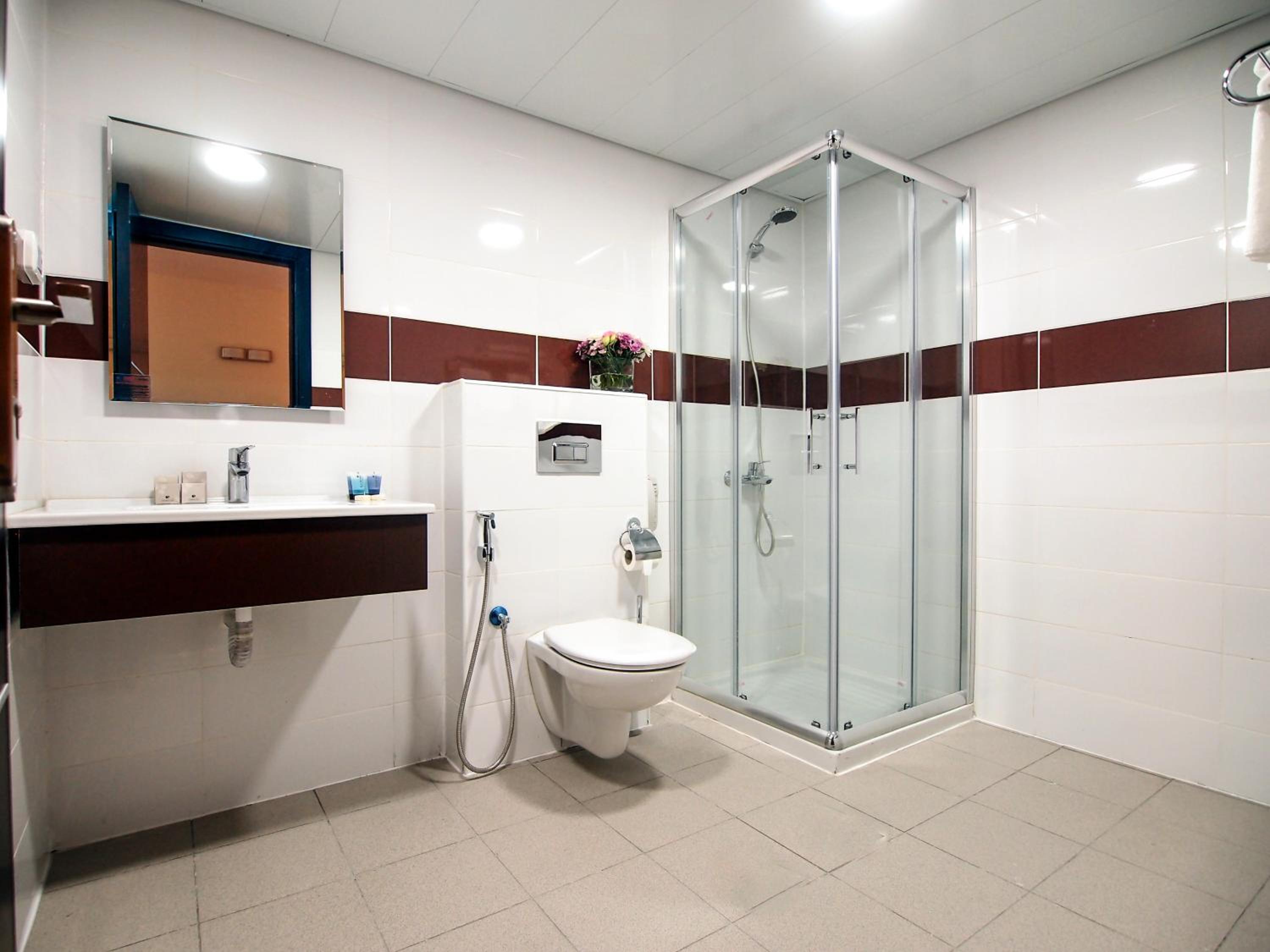 Classic Double Room with Balcony - Photo 6