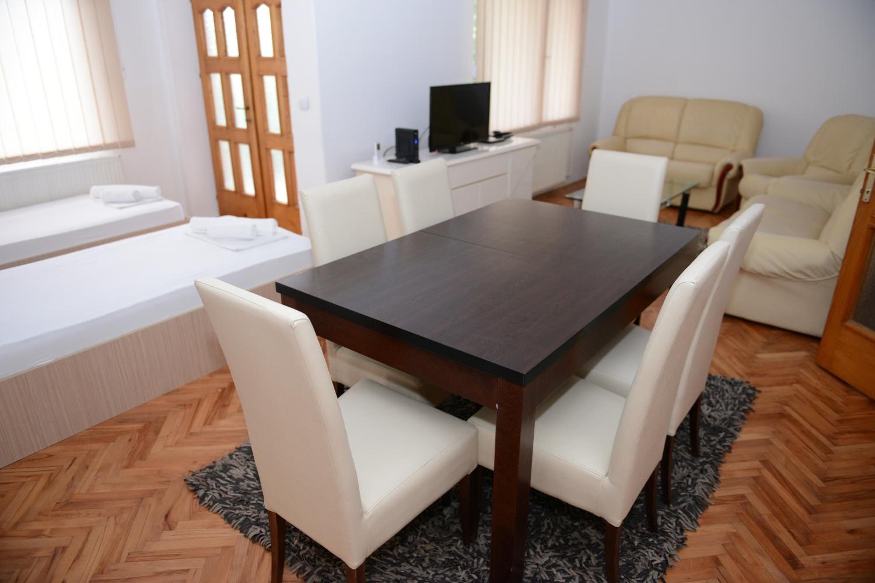 Apartment photo 2