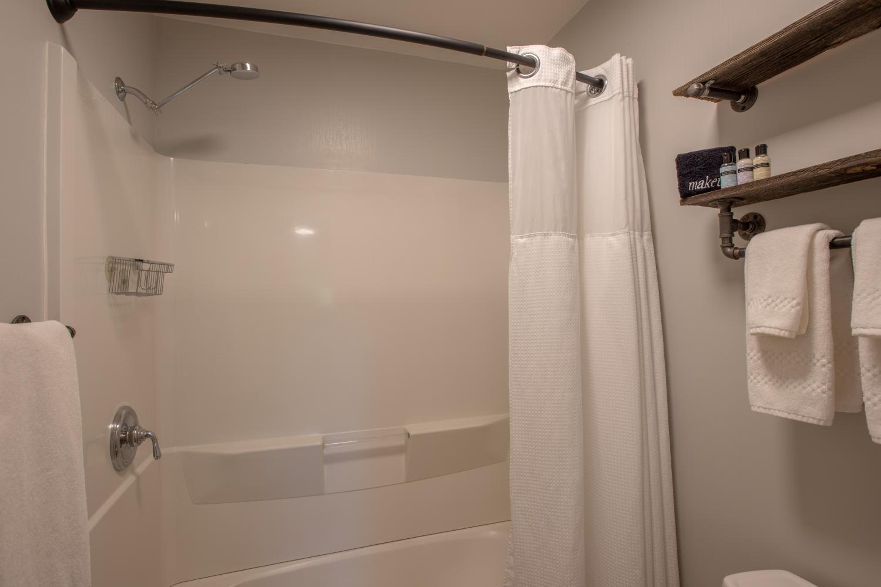 Standard Queen Room photo 2