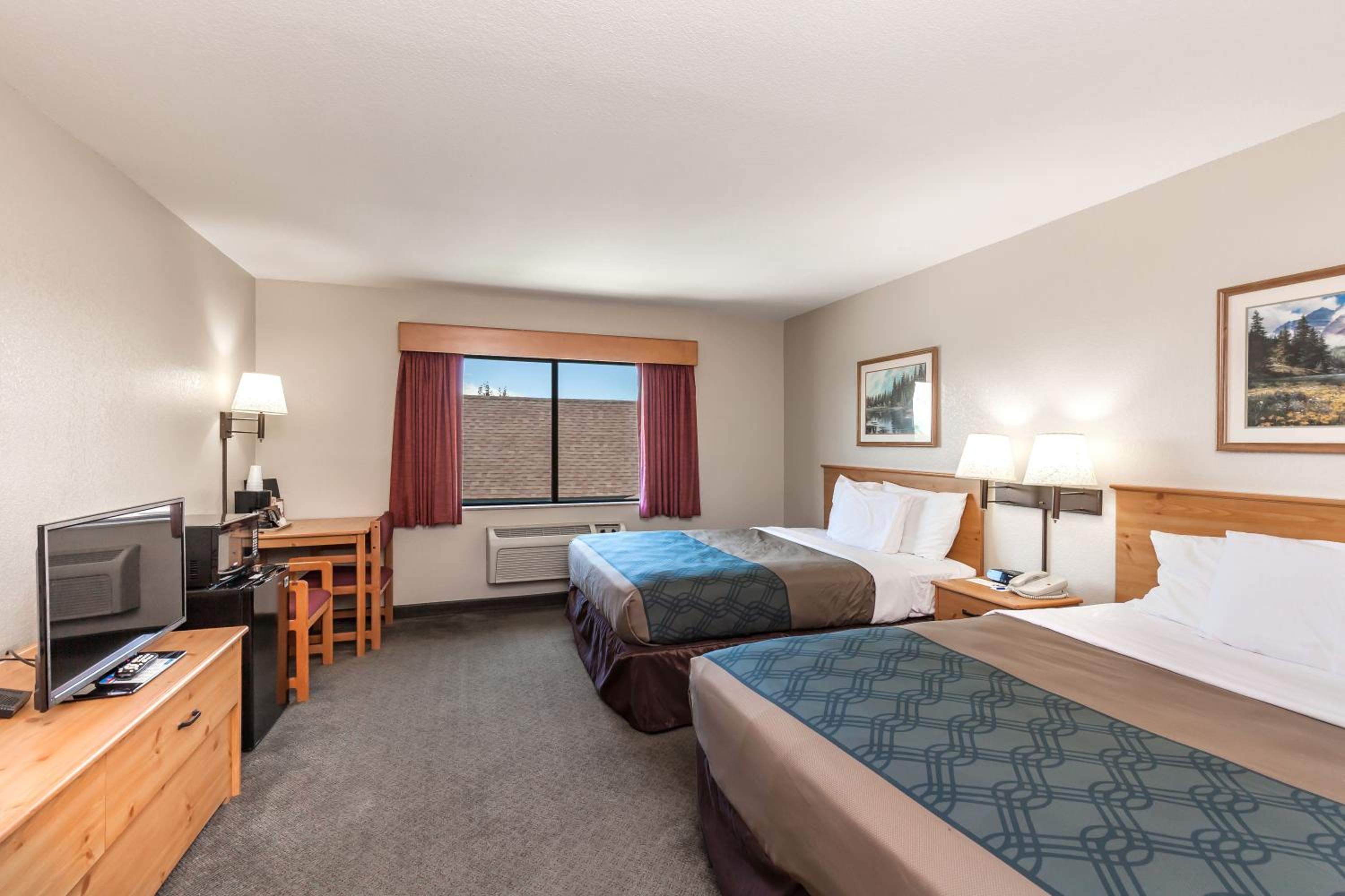 Queen Room with Two Queen Beds - Pet Friendly photo 2