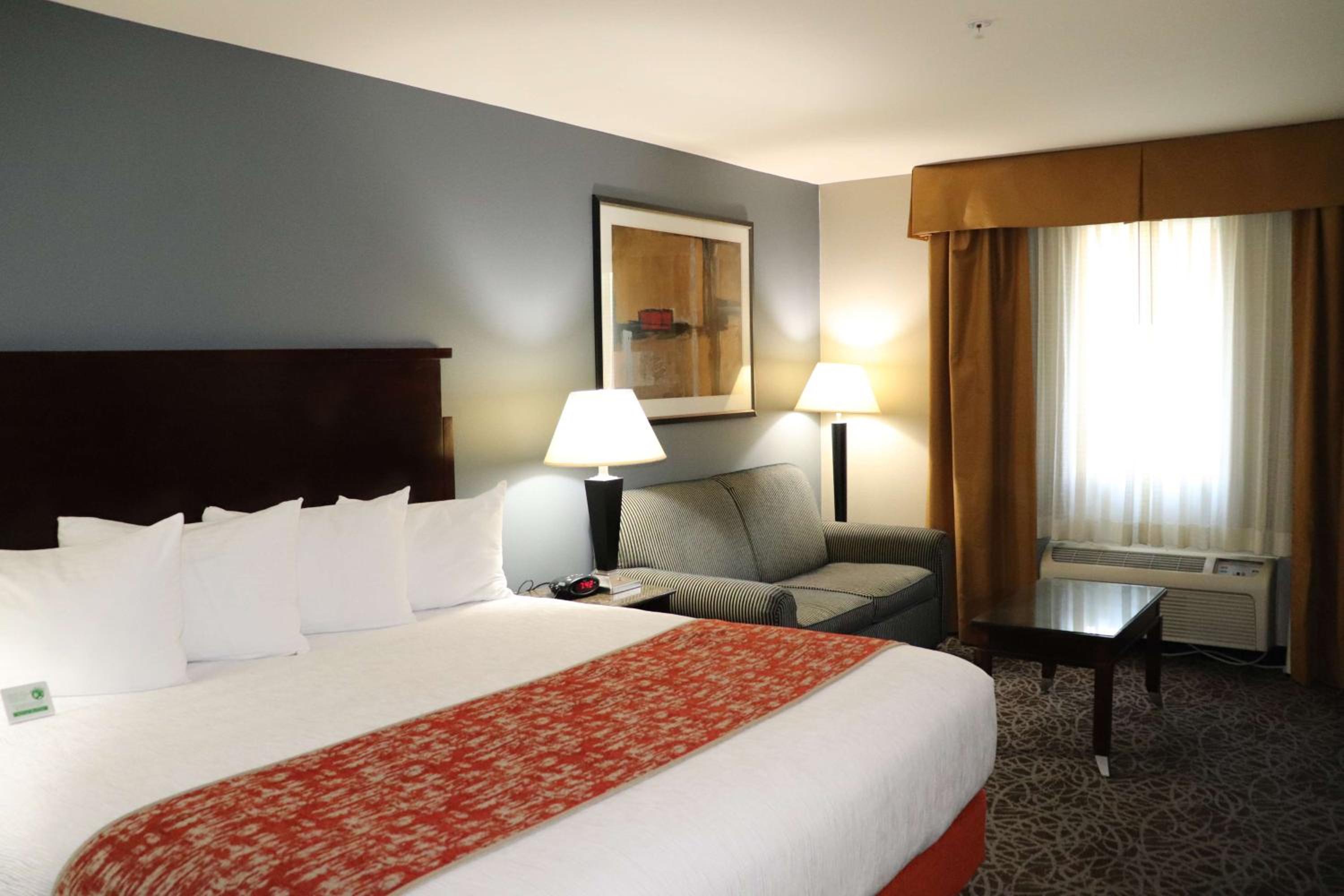 King Room with Sofa Bed - Non-Smoking - Photo 1